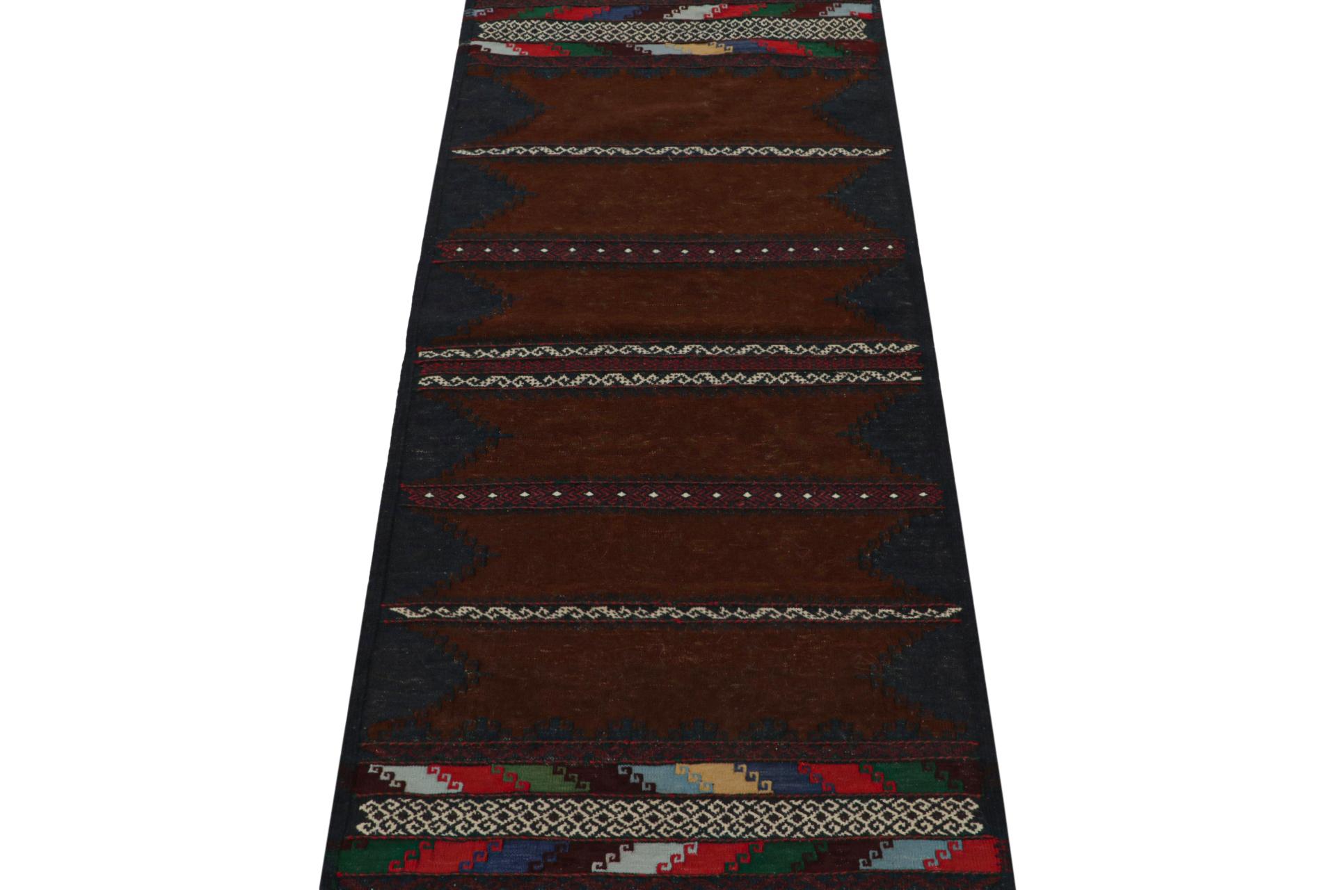 Vintage Afghan Baluch Kilim Läufer Teppich, mit geometrischen Mustern von Rug & Kilim (Stammeskunst) im Angebot