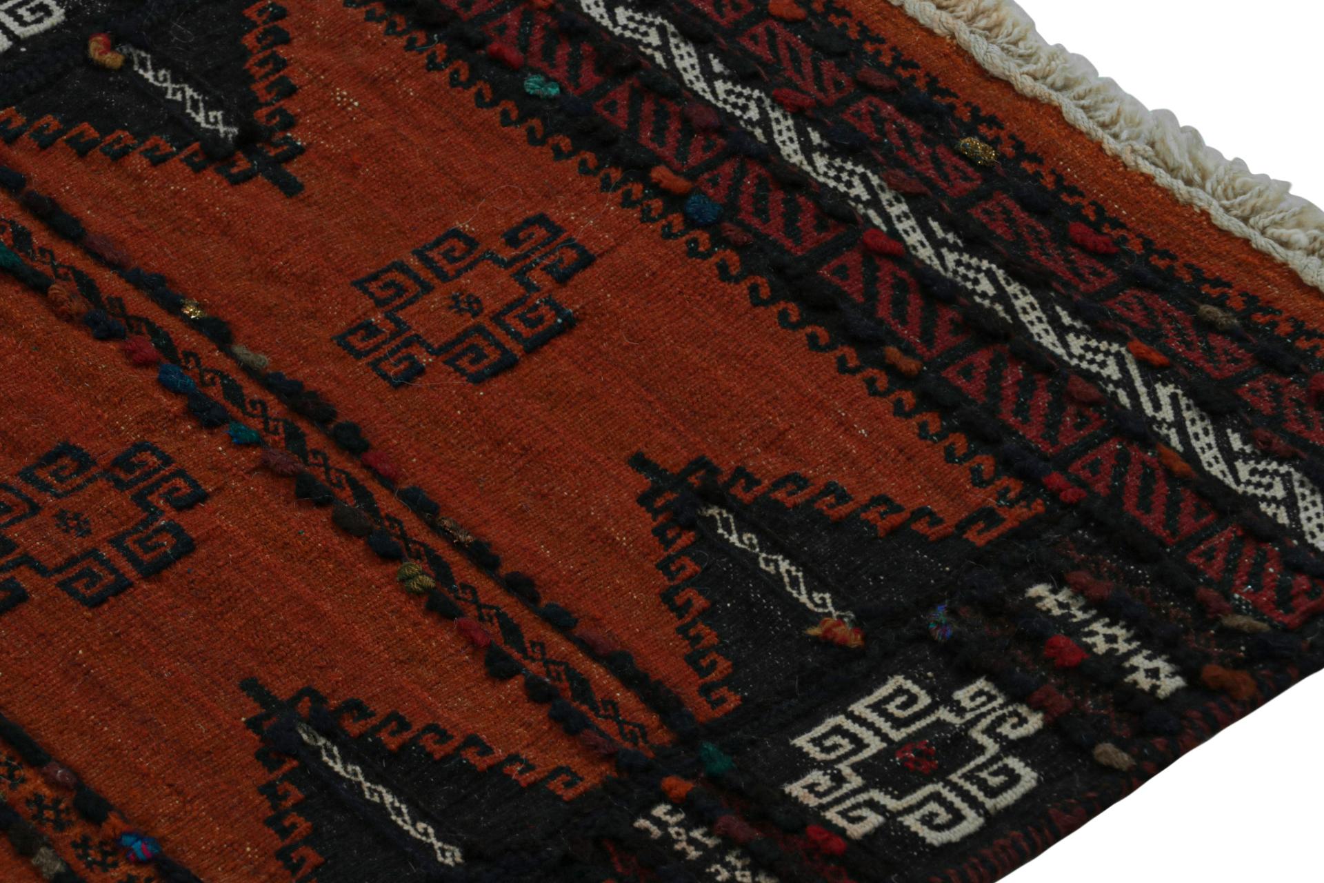 Vintage Afghan Baluch Kilim Läufer Teppich, mit geometrischen Mustern von Rug & Kilim (Handgeknüpft) im Angebot