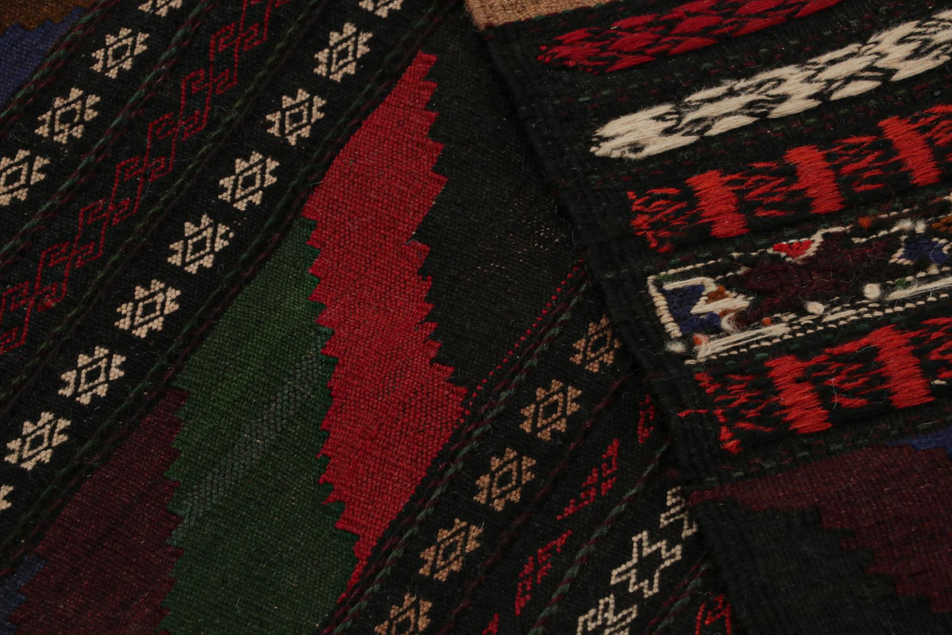 Vintage Afghan Baluch Kilim Läufer Teppich, mit geometrischen Mustern von Rug & Kilim (Mitte des 20. Jahrhunderts) im Angebot