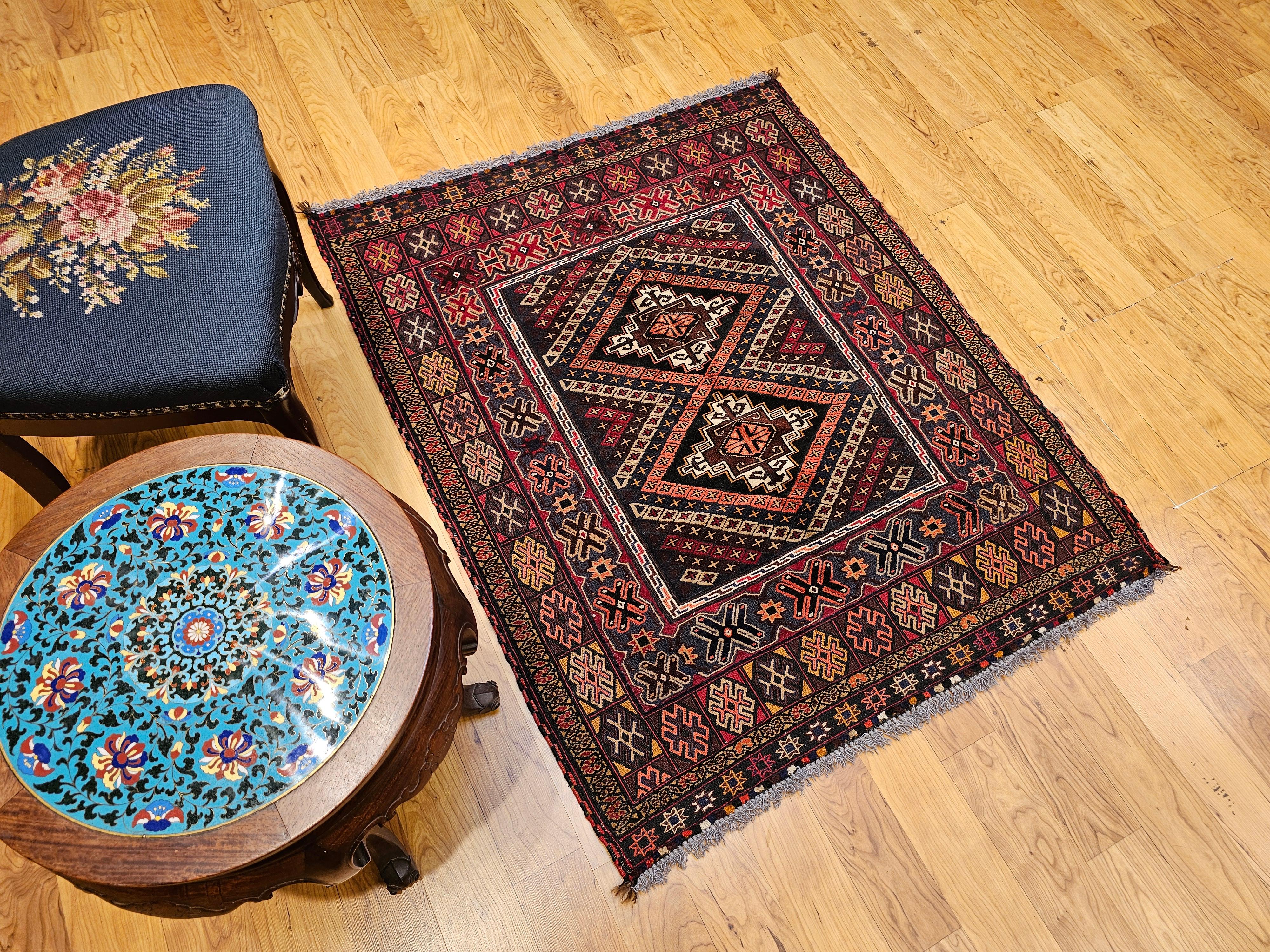 Vintage Afghan Baluch Tribal Area Rug in einer fast quadratischen Größe in Rot, Blau, Braun im Angebot 8
