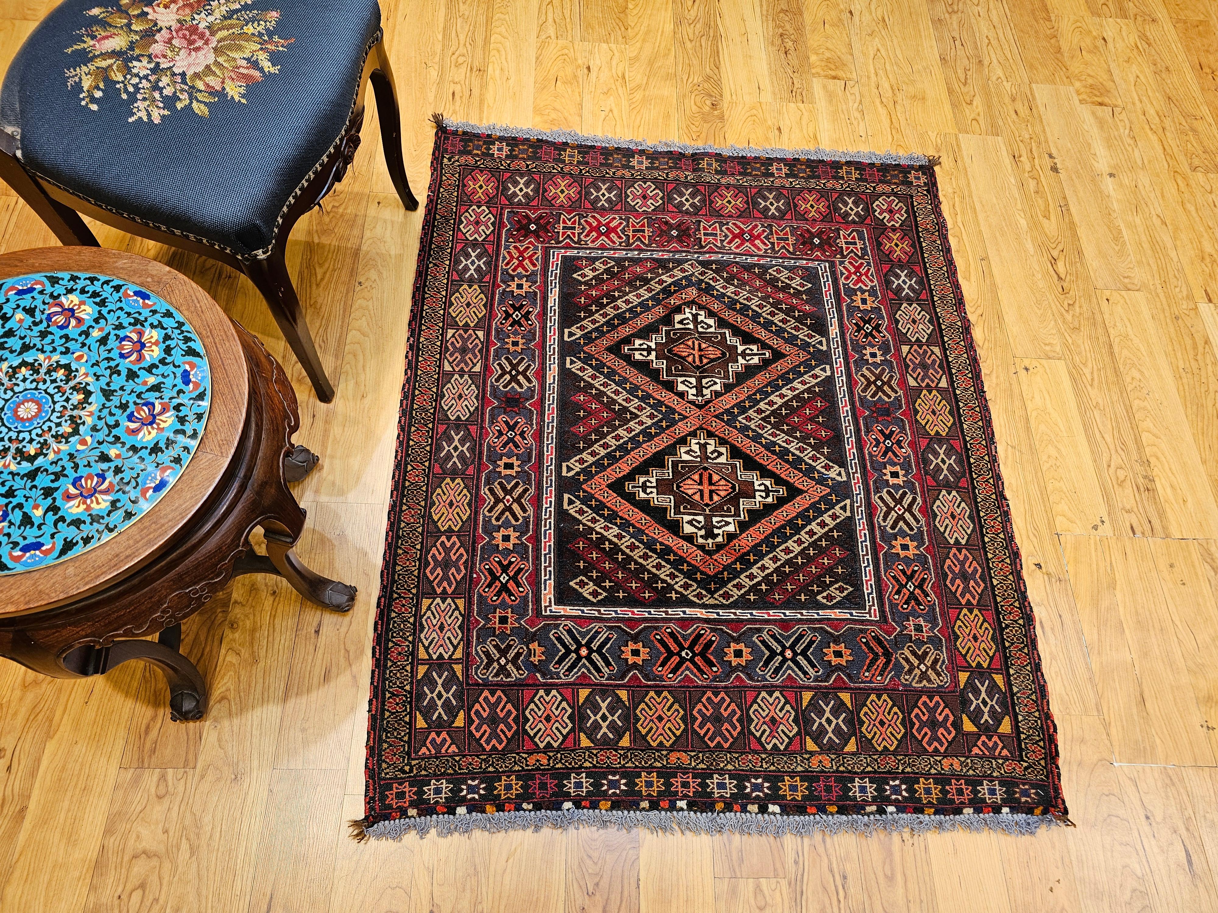 Vintage Afghan Baluch Tribal Area Rug in einer fast quadratischen Größe in Rot, Blau, Braun im Angebot 9