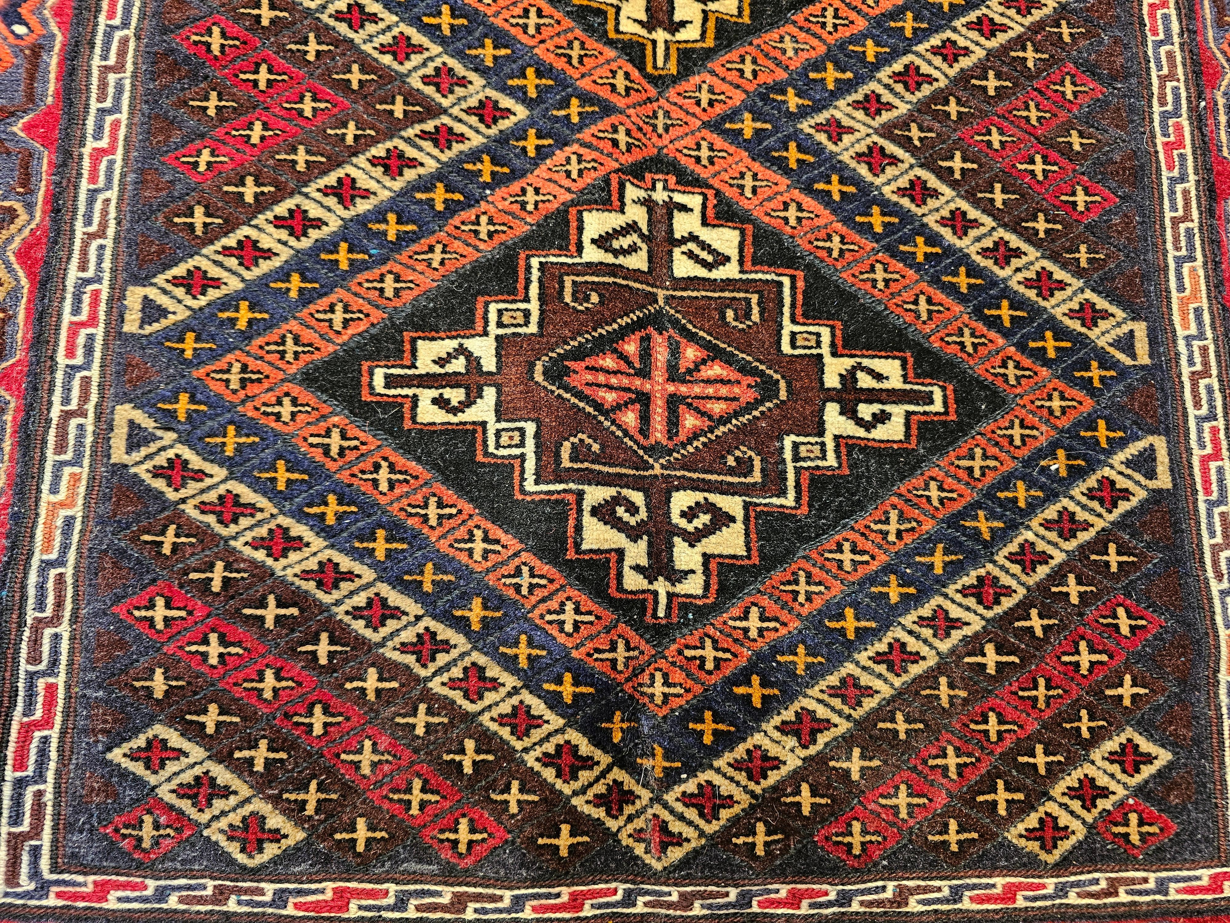 Vintage Afghan Baluch Tribal Area Rug in einer fast quadratischen Größe in Rot, Blau, Braun im Angebot 1