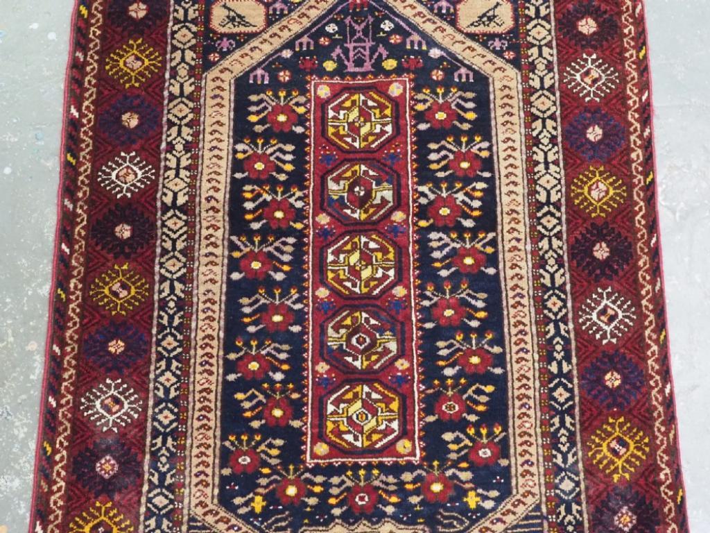 Tapis de prière afghan Beshir Turkmen, daté de 1328, vers 1950 Excellent état - En vente à Moreton-In-Marsh, GB