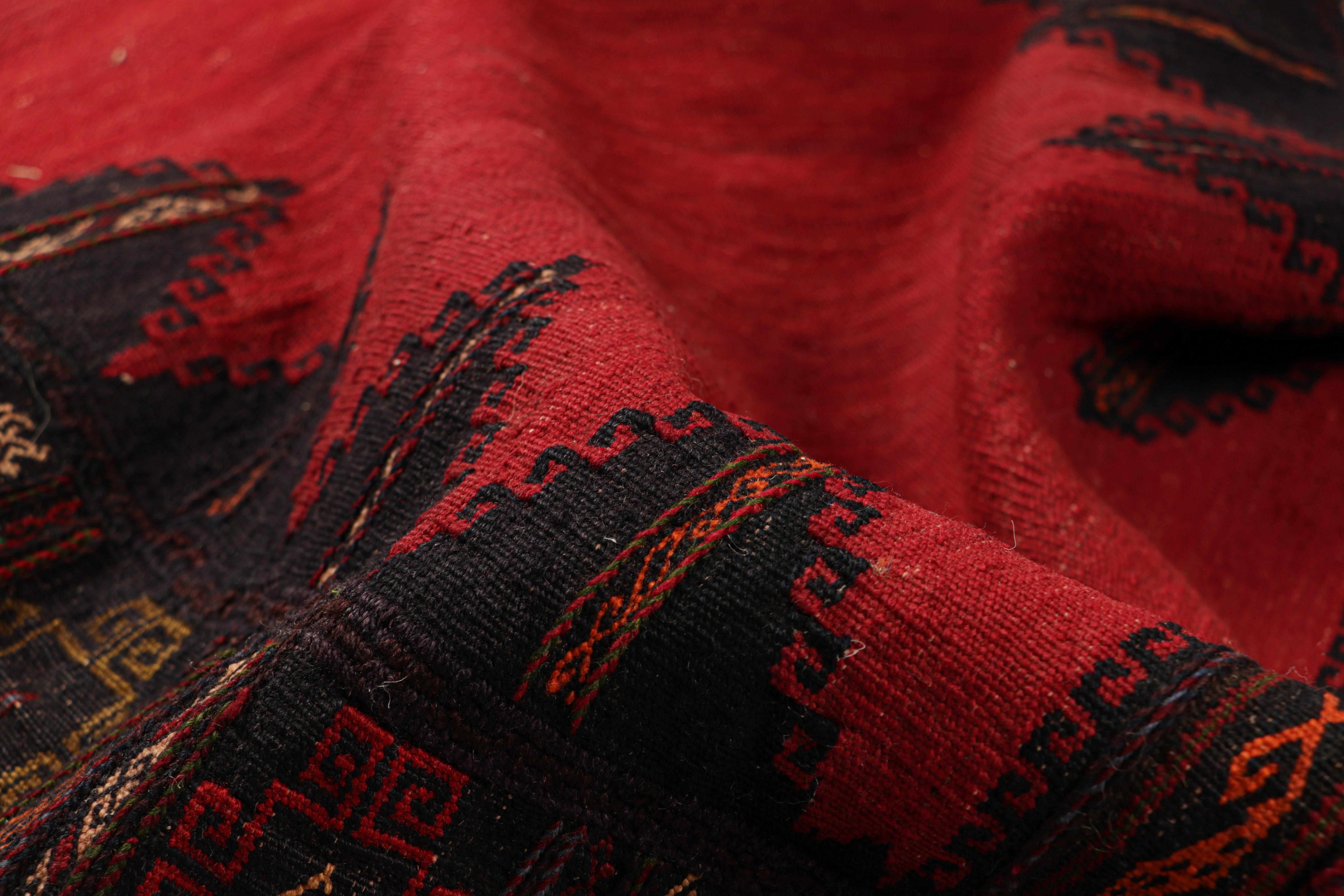Afghanischer Vintage-Kelim in Rot mit geometrischen Mustern, von Rug & Kilim im Zustand „Gut“ im Angebot in Long Island City, NY