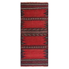 Alter afghanischer Kelim in Rot mit Streifen und geometrischen Mustern, von Rug & Kilim
