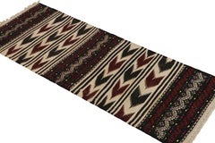 Alfombra afgana kilim vintage con rayas policromáticas, de Rug & Kilim