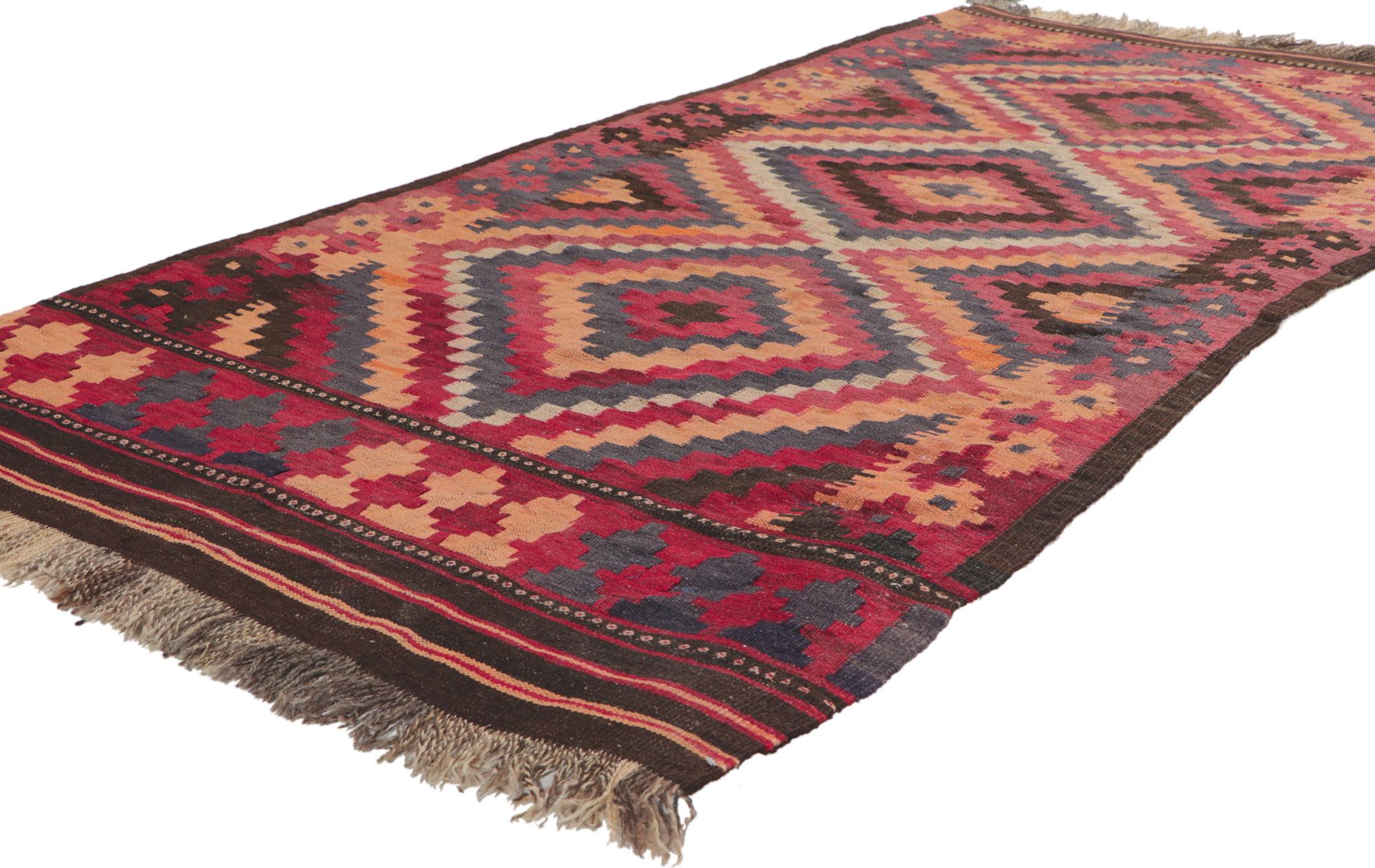 77761 Vintage Afghani Kilim Teppich mit Stammes-Stil, 03'02 x 06'04. Dieser handgewebte afghanische Maimana-Kilimteppich aus Wolle mit winzigen Details und einem ausdrucksstarken Design, kombiniert mit lebendigen Farben und Stammesstil, ist eine