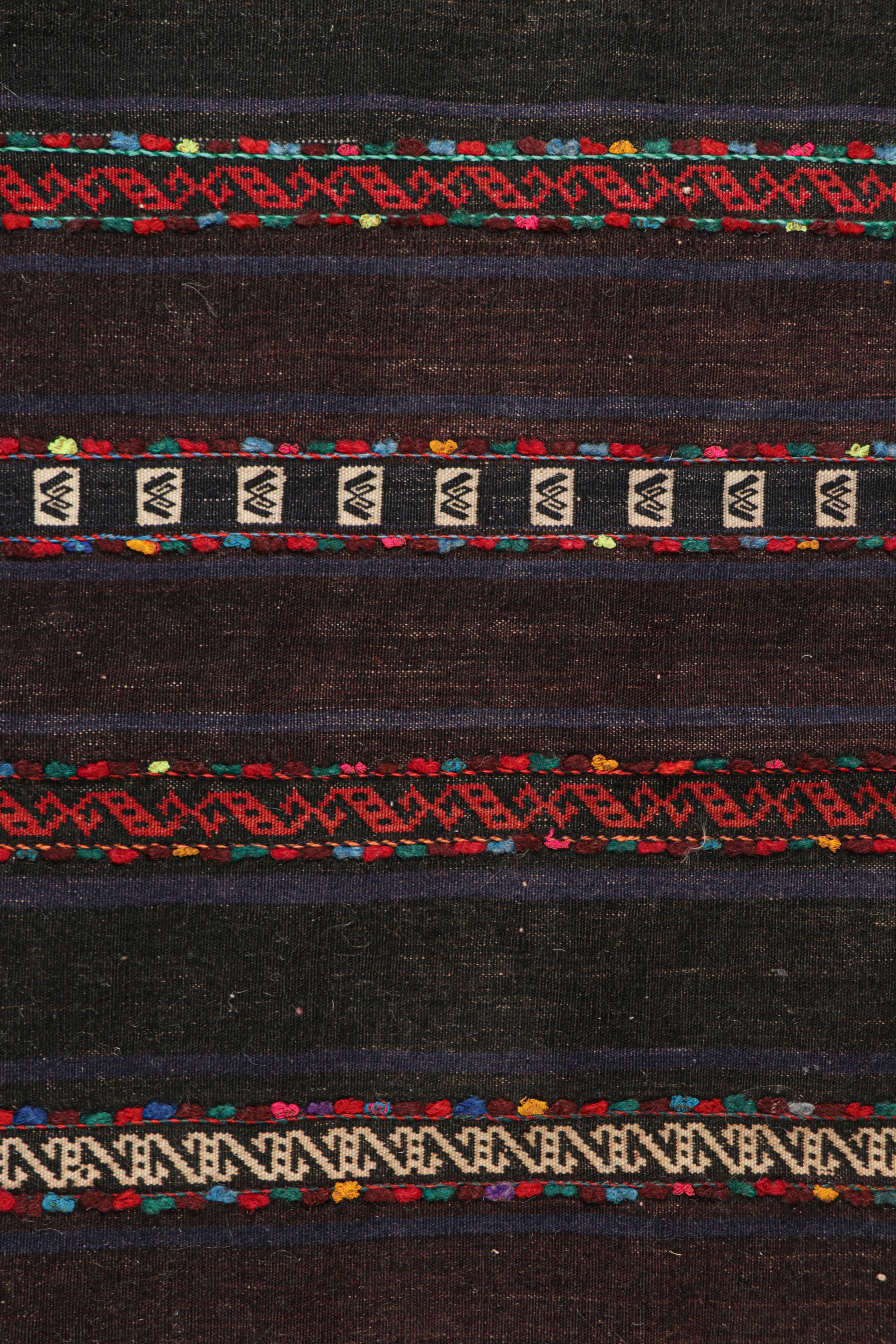 Tribal Kilim afghan vintage à rayures et motifs géométriques, de Rug & Kilim en vente