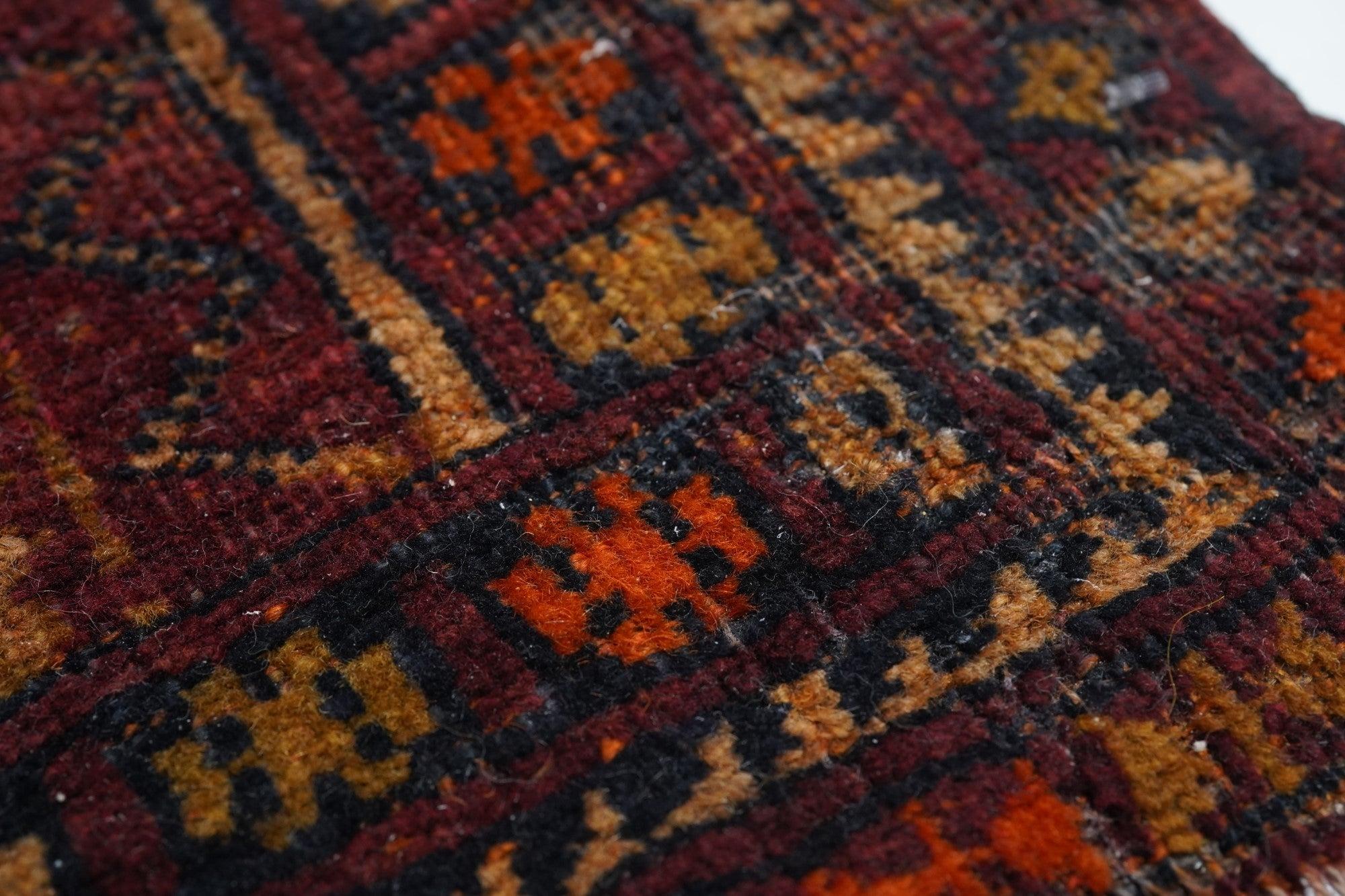 20ième siècle Tapis afghan vintage 1'6'' x 1'11'' en vente