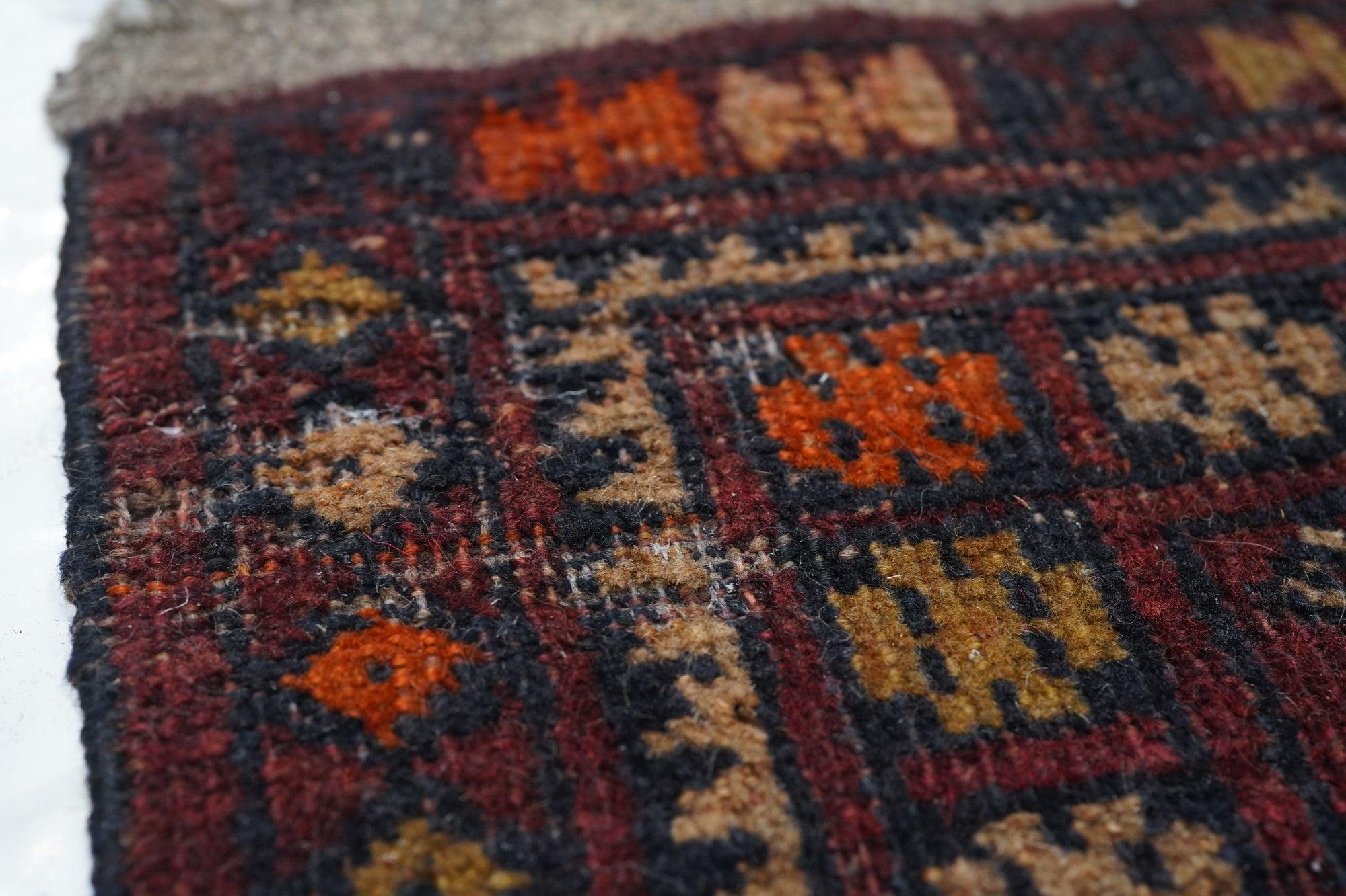 Tapis afghan vintage 1'6'' x 1'11'' en vente 1