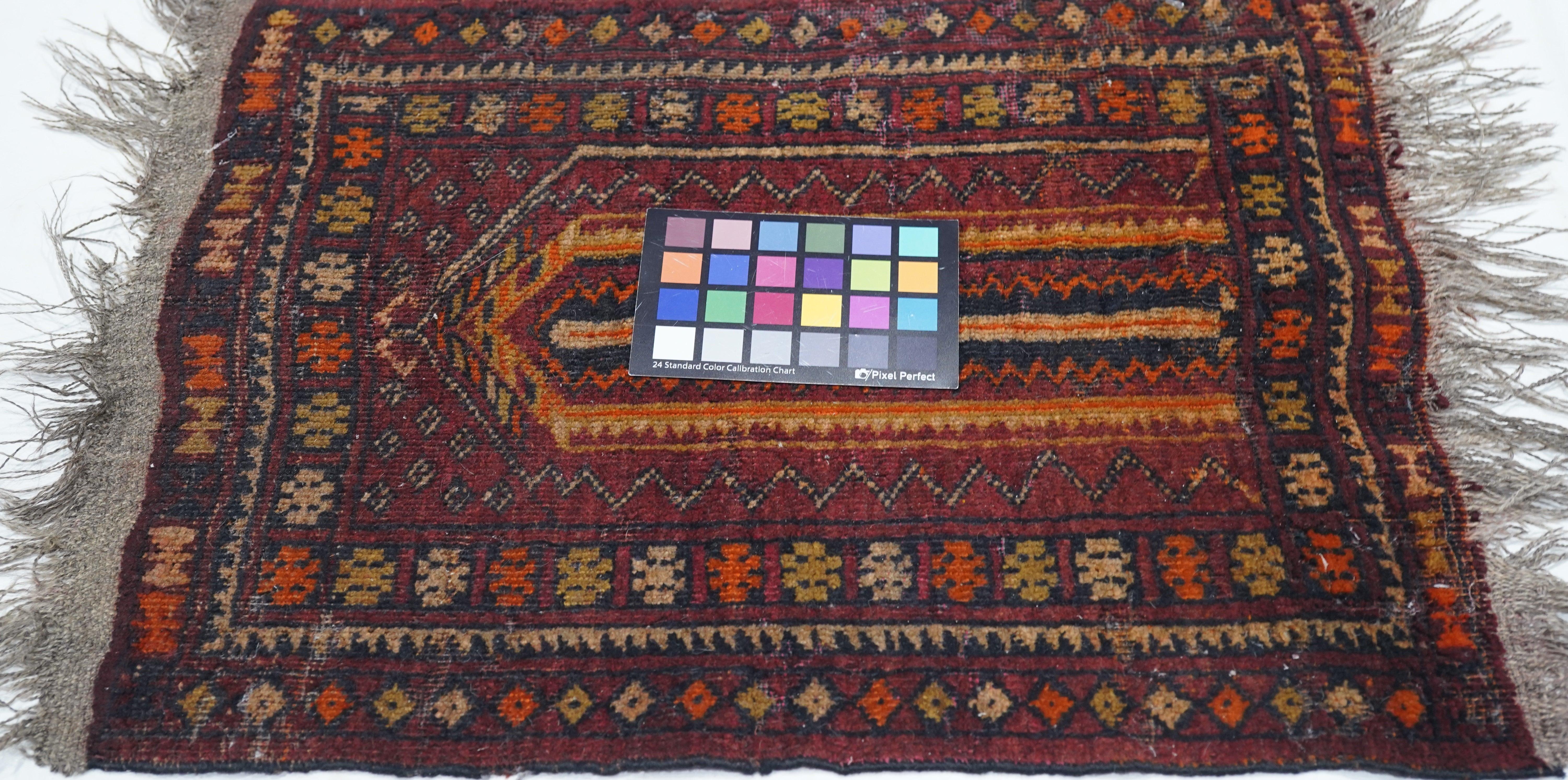 Tapis afghan vintage 1'6'' x 1'11'' en vente 2