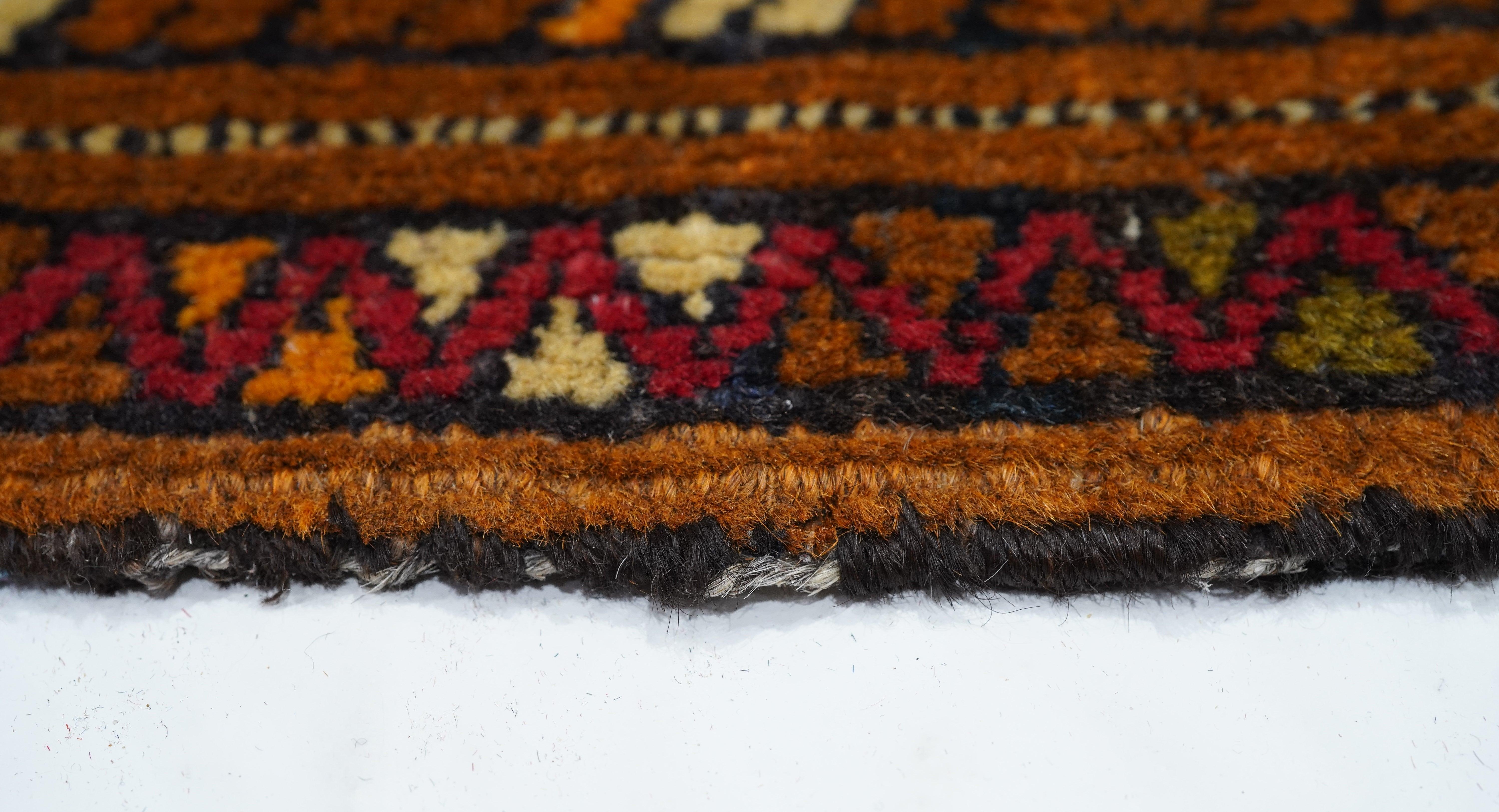 Tapis afghan vintage 1'9'' x 2'1'' Bon état - En vente à New York, NY
