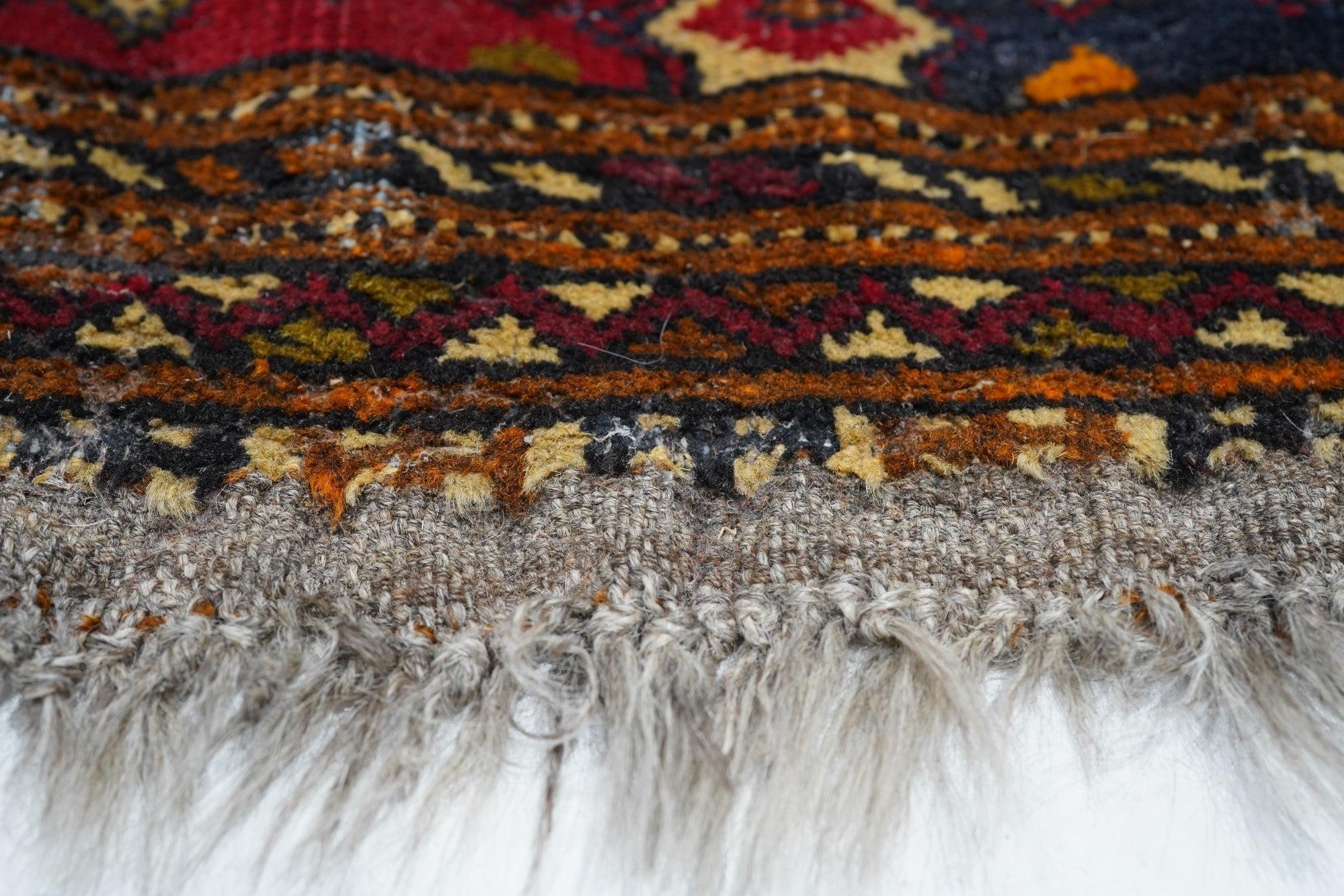 20ième siècle Tapis afghan vintage 1'9'' x 2'1'' en vente