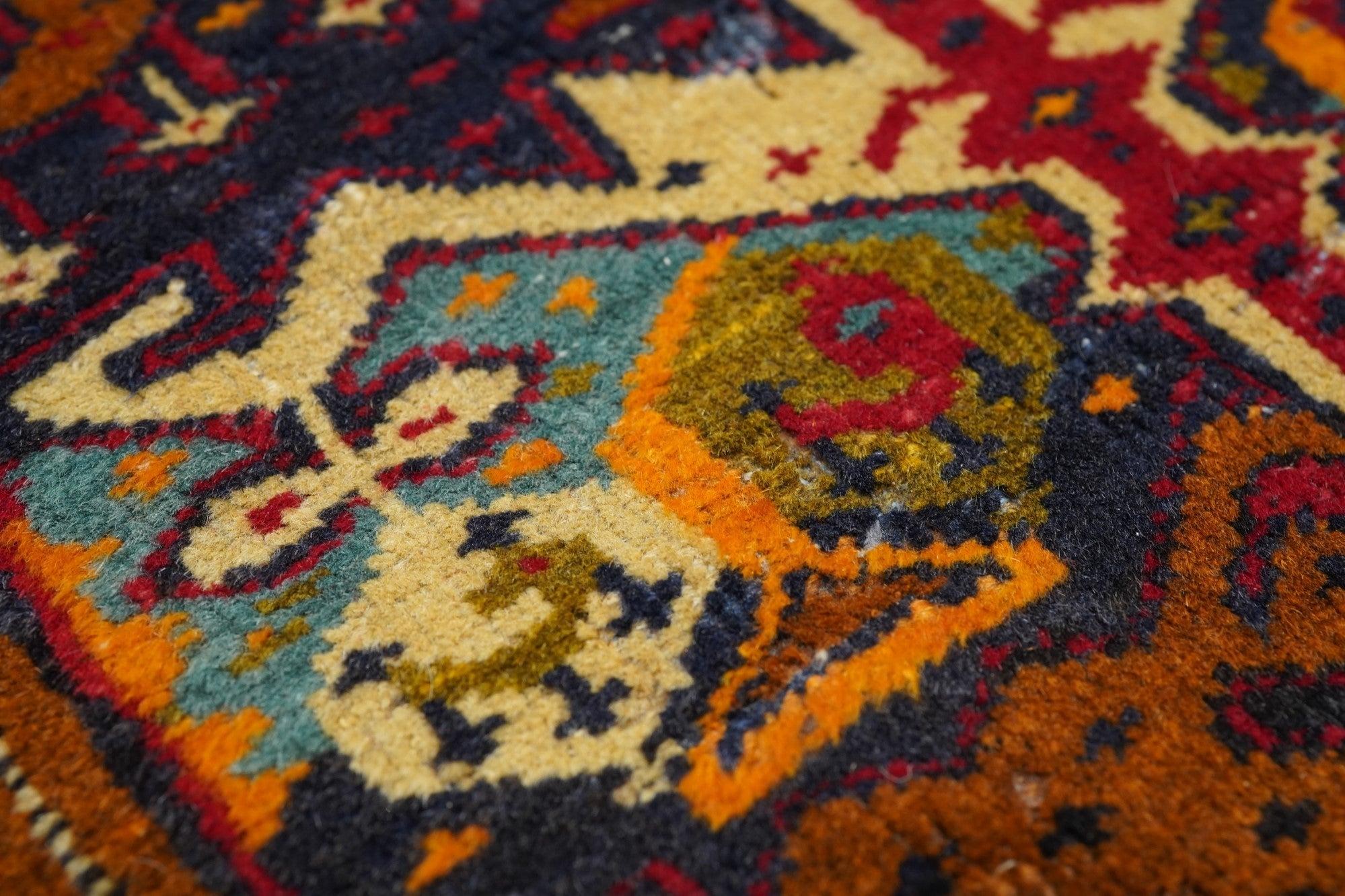 Tapis afghan vintage 1'9'' x 2'1'' en vente 1