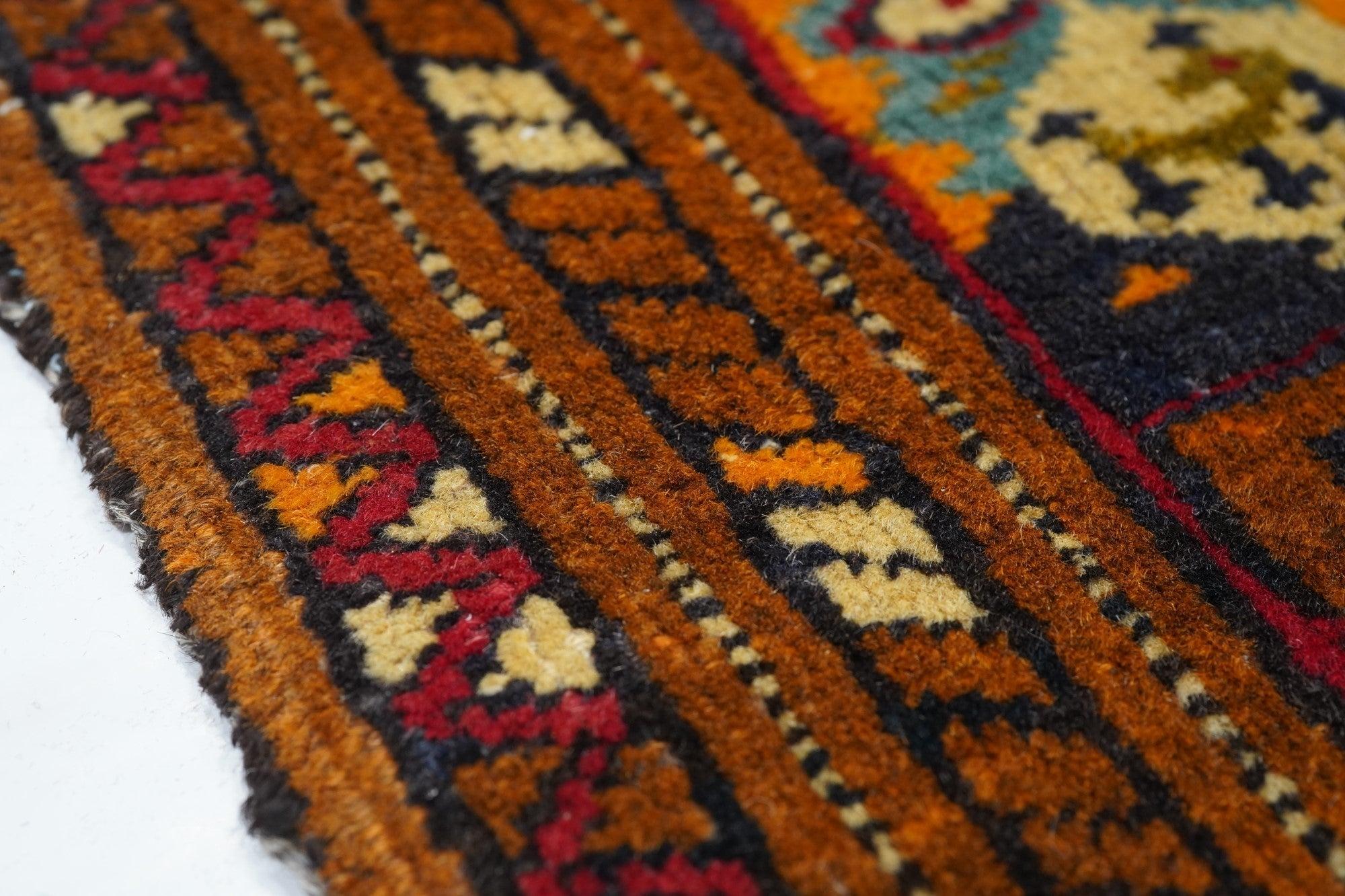Tapis afghan vintage 1'9'' x 2'1'' en vente 2