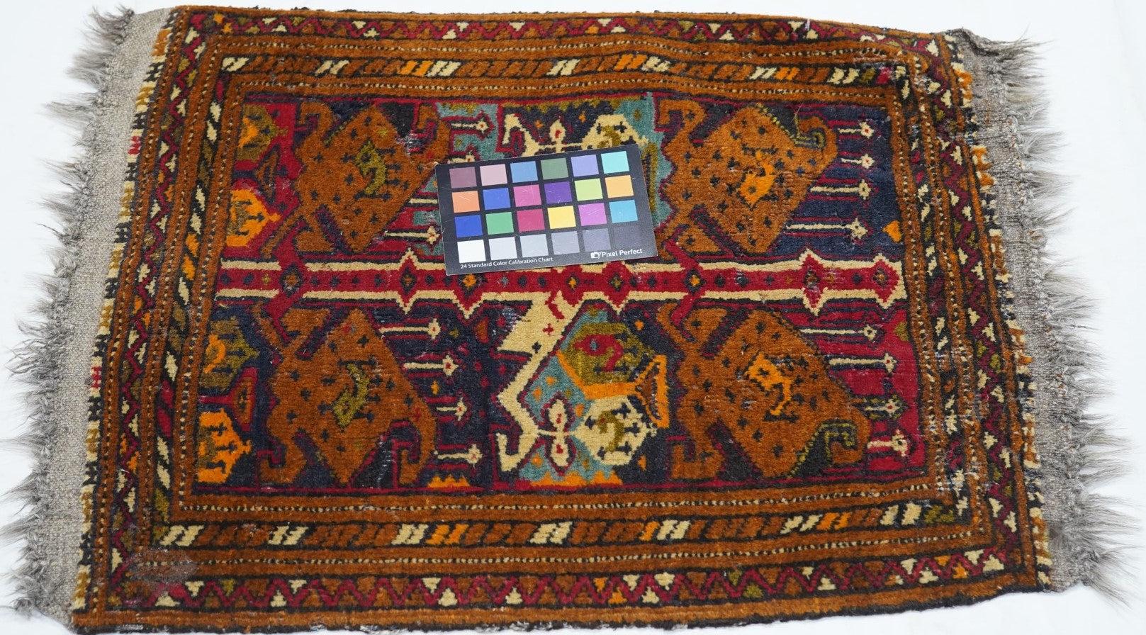 Tapis afghan vintage 1'9'' x 2'1'' en vente 3
