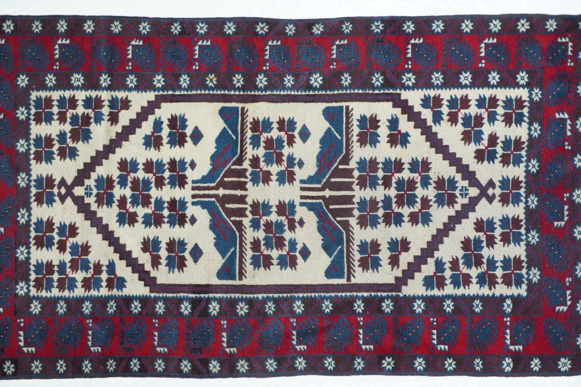 Tappeto afgano vintage 3'9'' x 6'0'' In condizioni buone in vendita a New York, NY