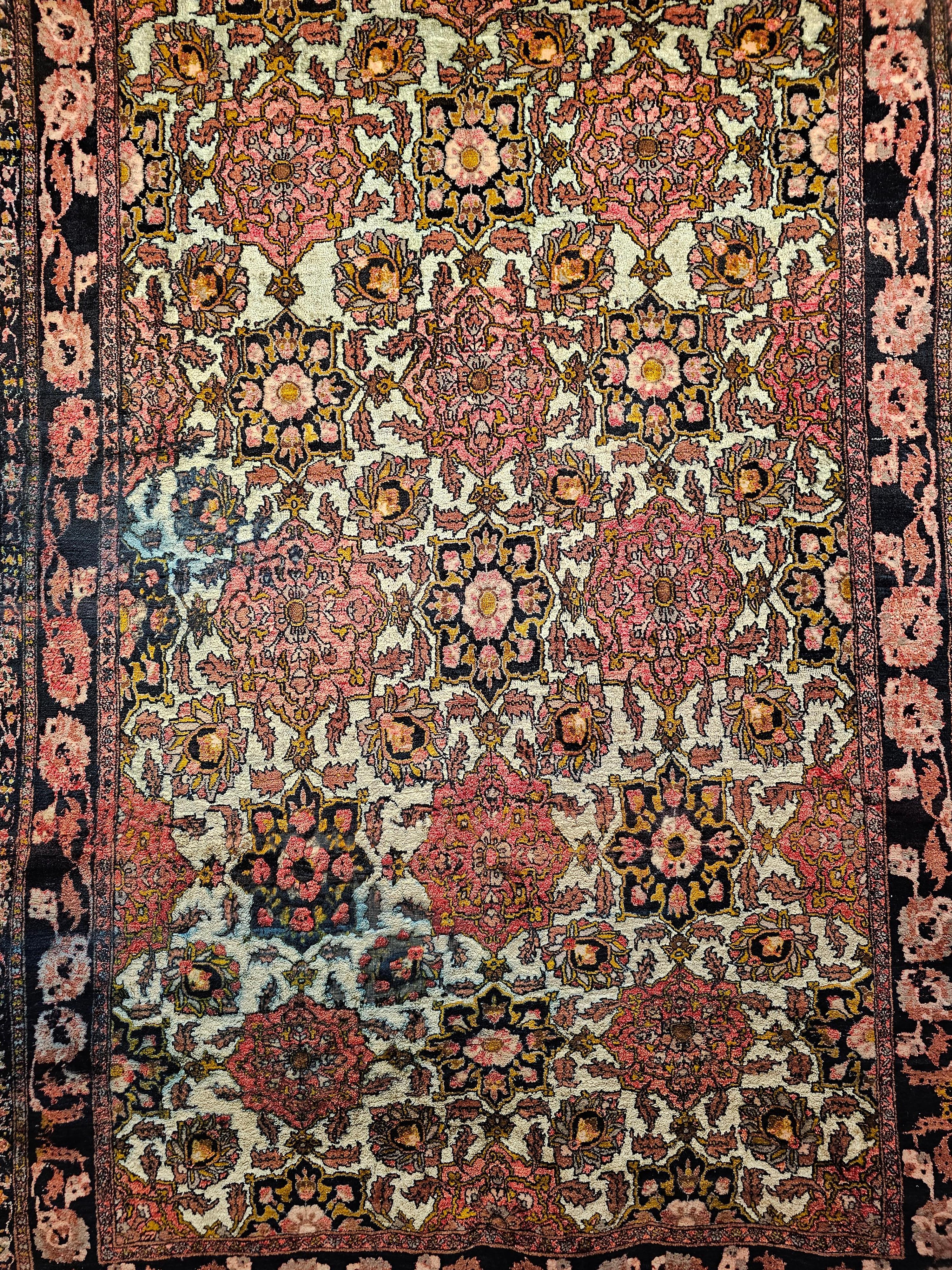 Zimmergroßer afghanischer Seidenteppich mit Allover-Muster in Elfenbein, Burgund und Braun (Afghanisch) im Angebot