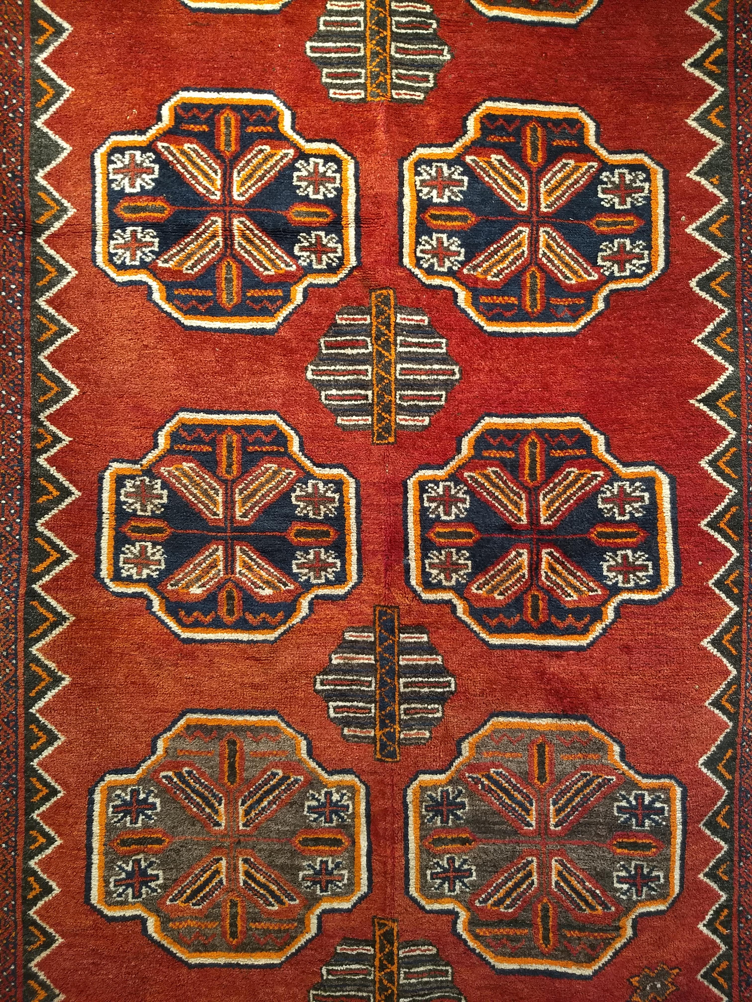 Afghan Tekke Bokhara, Vintage  In Allover Geometrisches Muster in Rot, Marineblau, Grau (Pflanzlich gefärbt) im Angebot