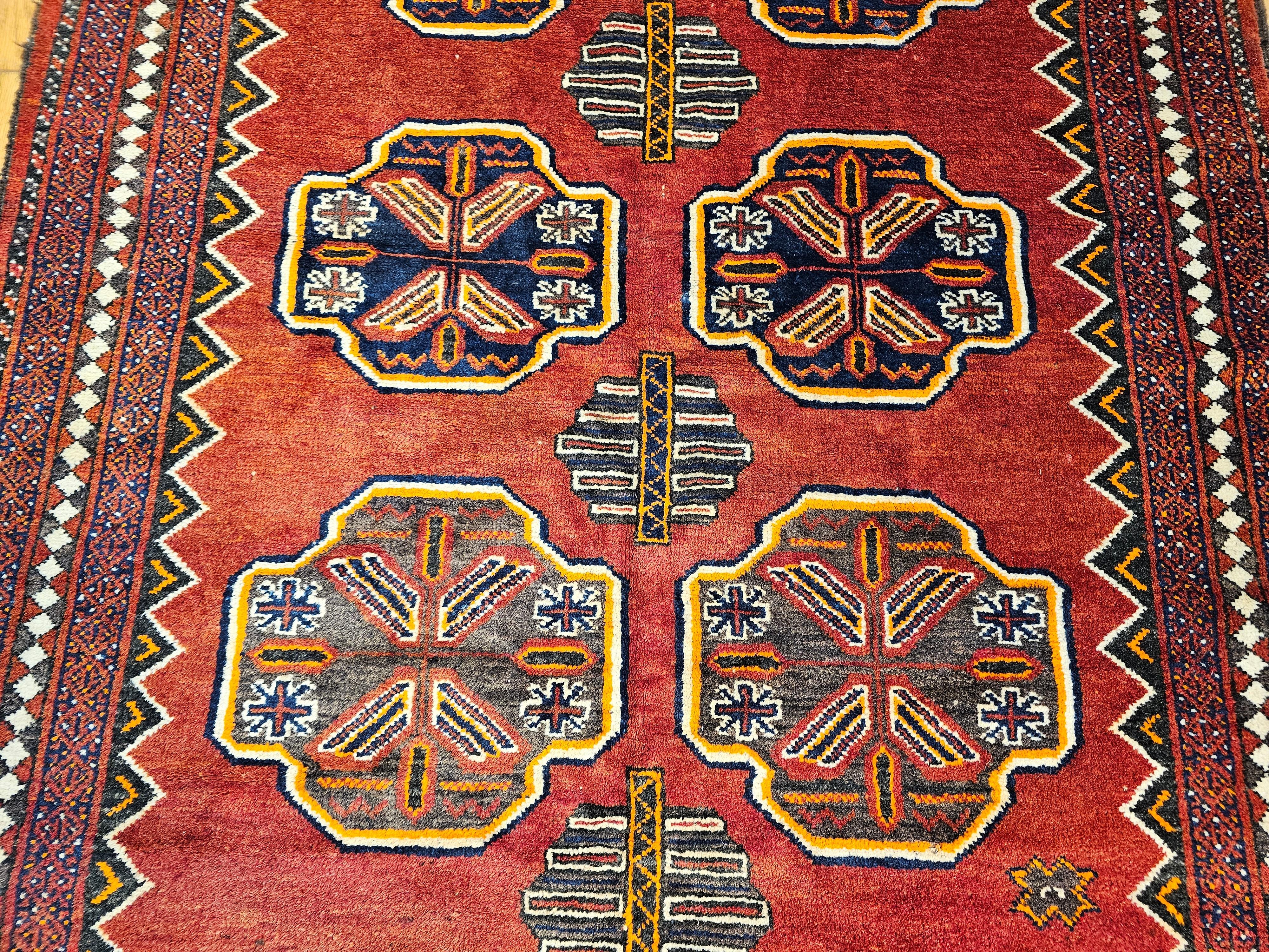 Afghan Tekke Bokhara, Vintage  In Allover Geometrisches Muster in Rot, Marineblau, Grau (Wolle) im Angebot