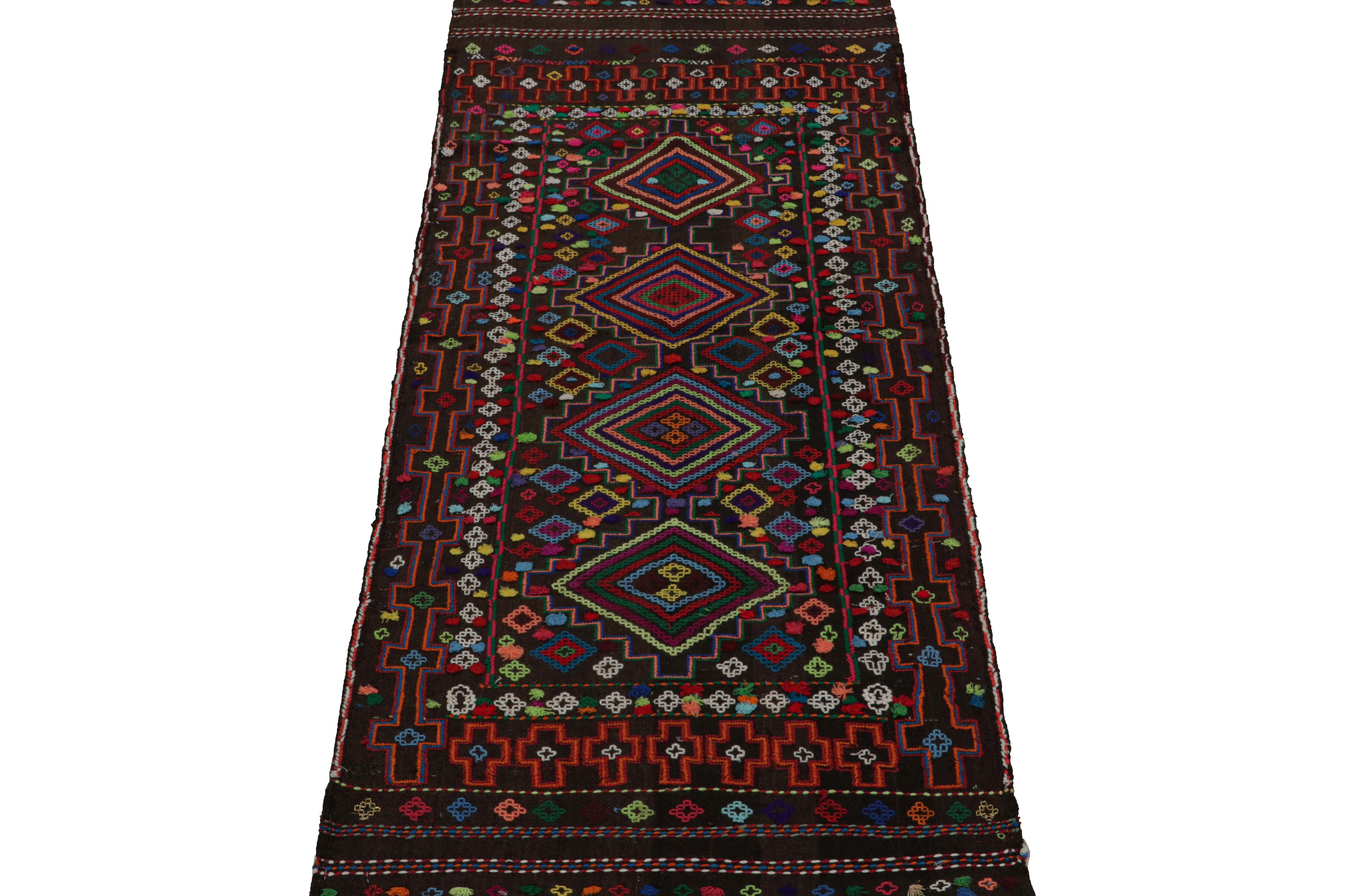 Vintage Afghan Tribal Kilim in Brown mit geometrischen Mustern, von Rug & Kilim (Afghanisch) im Angebot