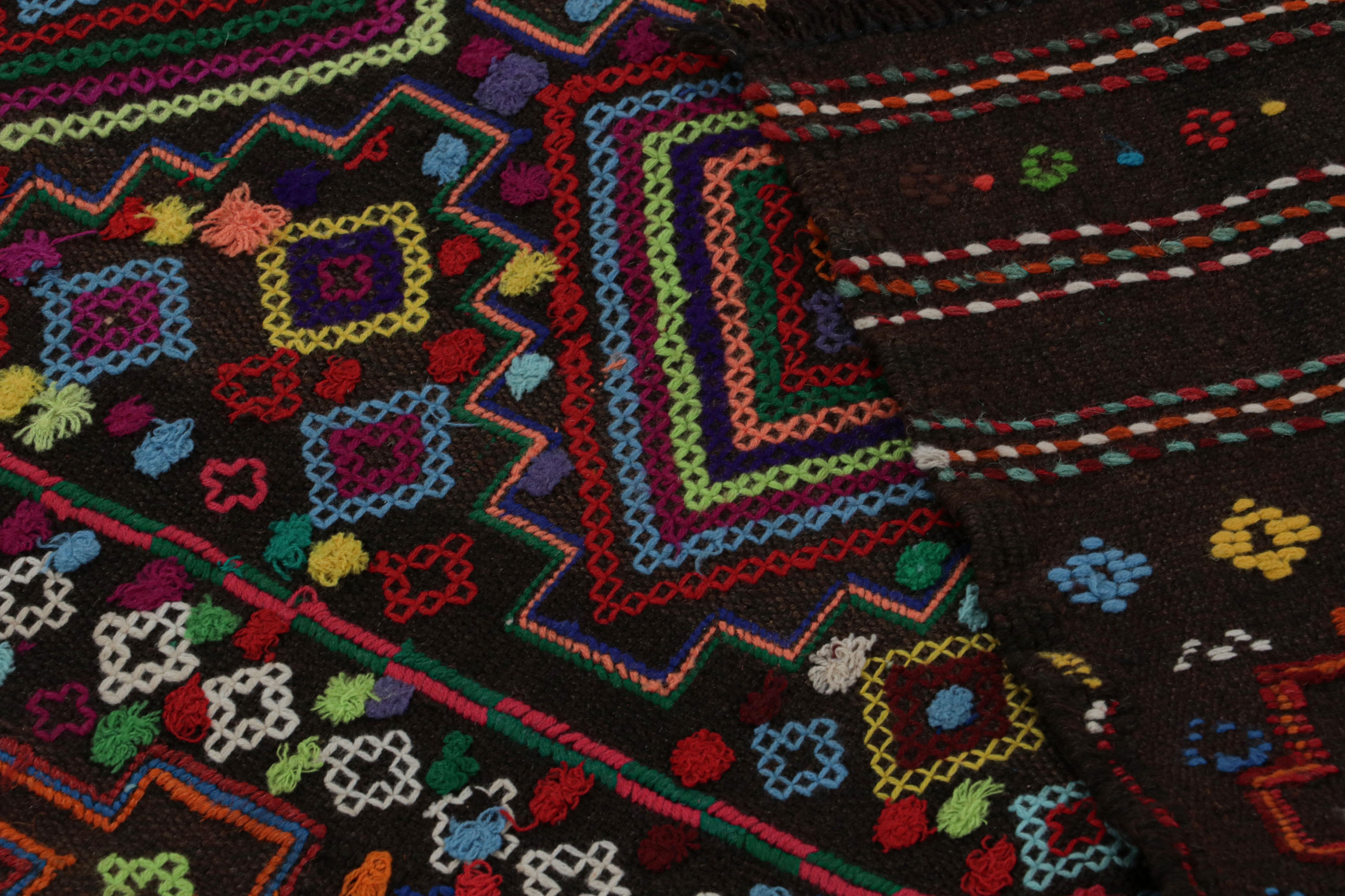 Vintage Afghan Tribal Kilim in Brown mit geometrischen Mustern, von Rug & Kilim im Zustand „Gut“ im Angebot in Long Island City, NY