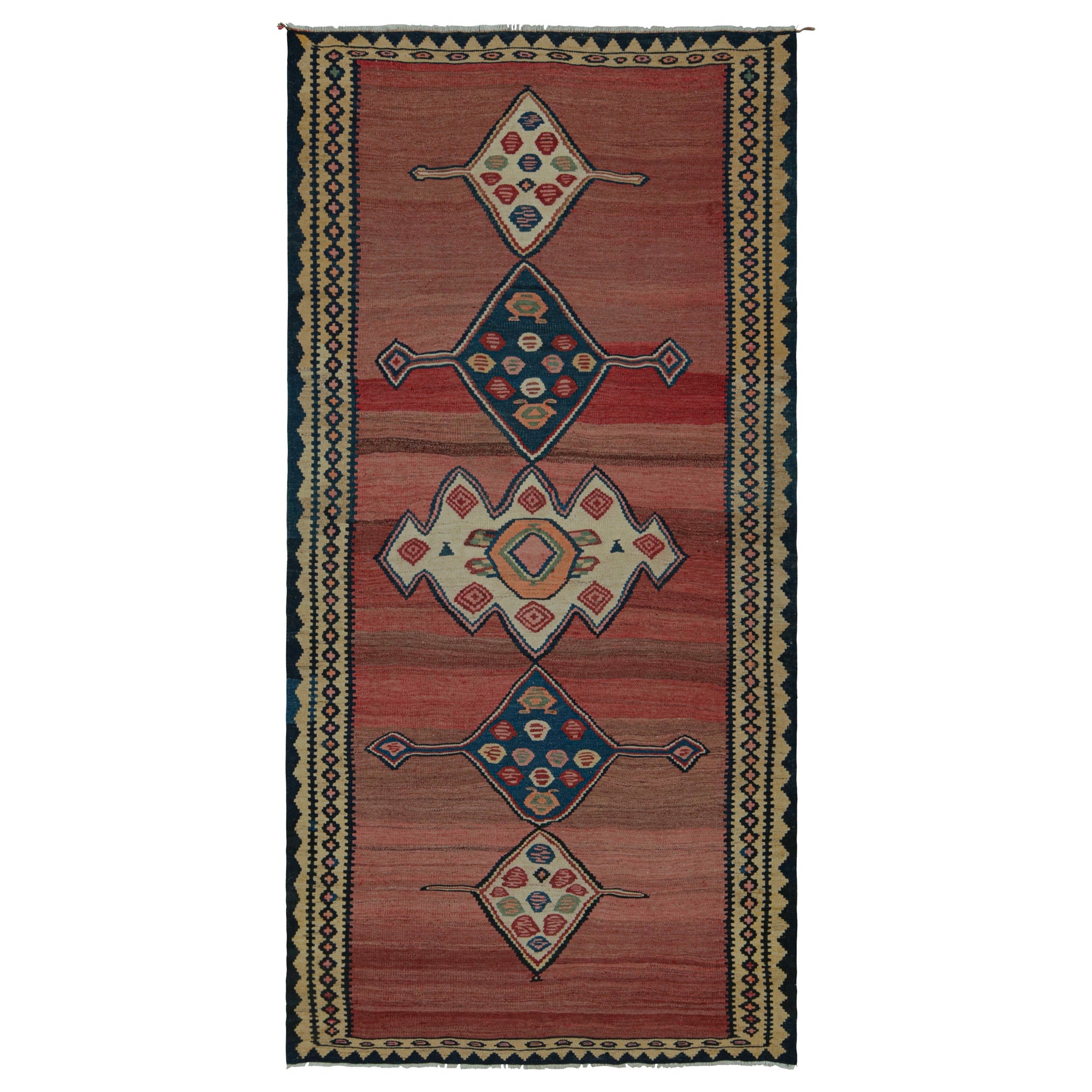 Kilim tribale afghano d'epoca in rosso con motivi policromatici di Rug & Kilim