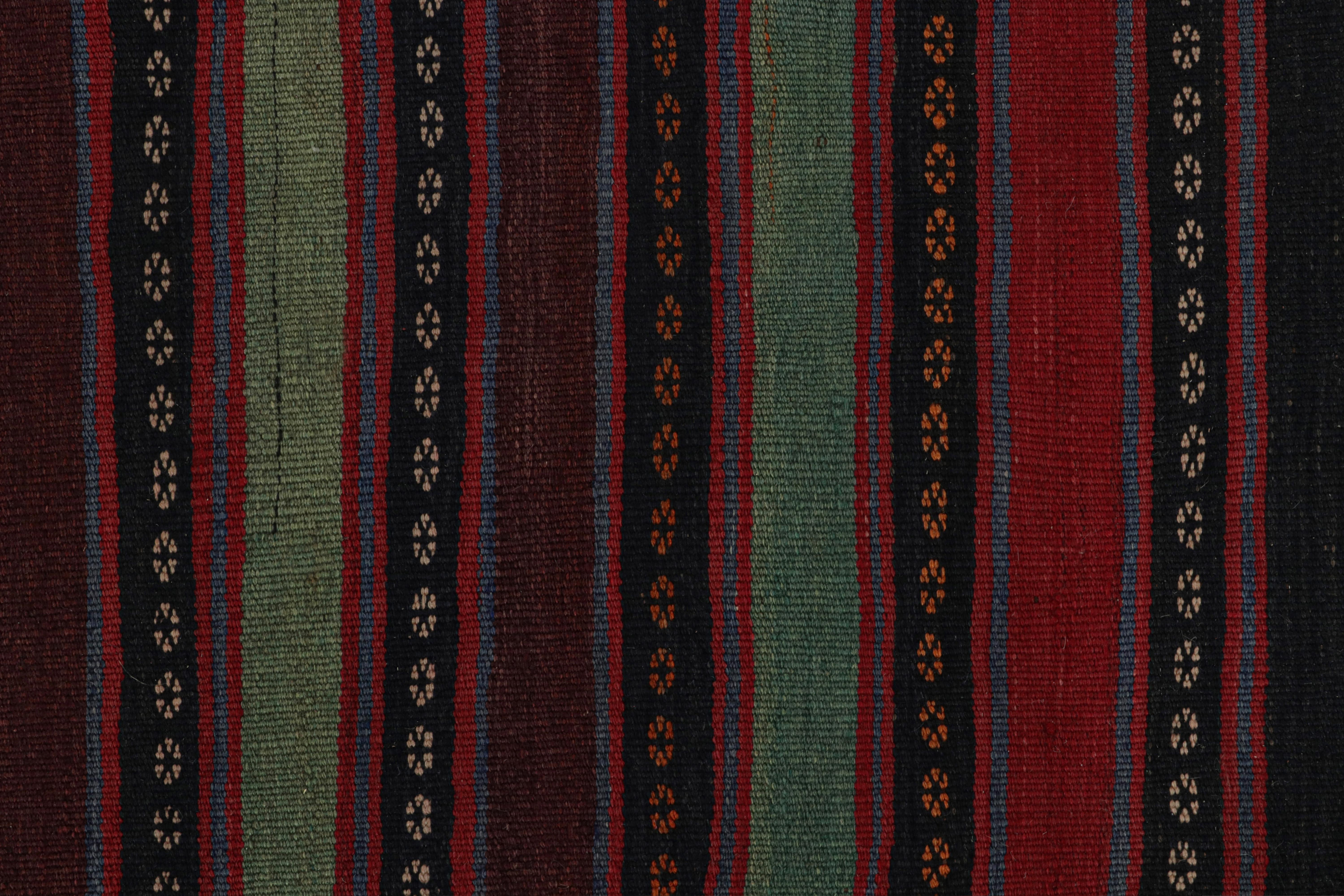 Vintage Afghan Tribal Kilim Teppich mit bunten Streifen, von Rug & Kilim im Zustand „Gut“ im Angebot in Long Island City, NY