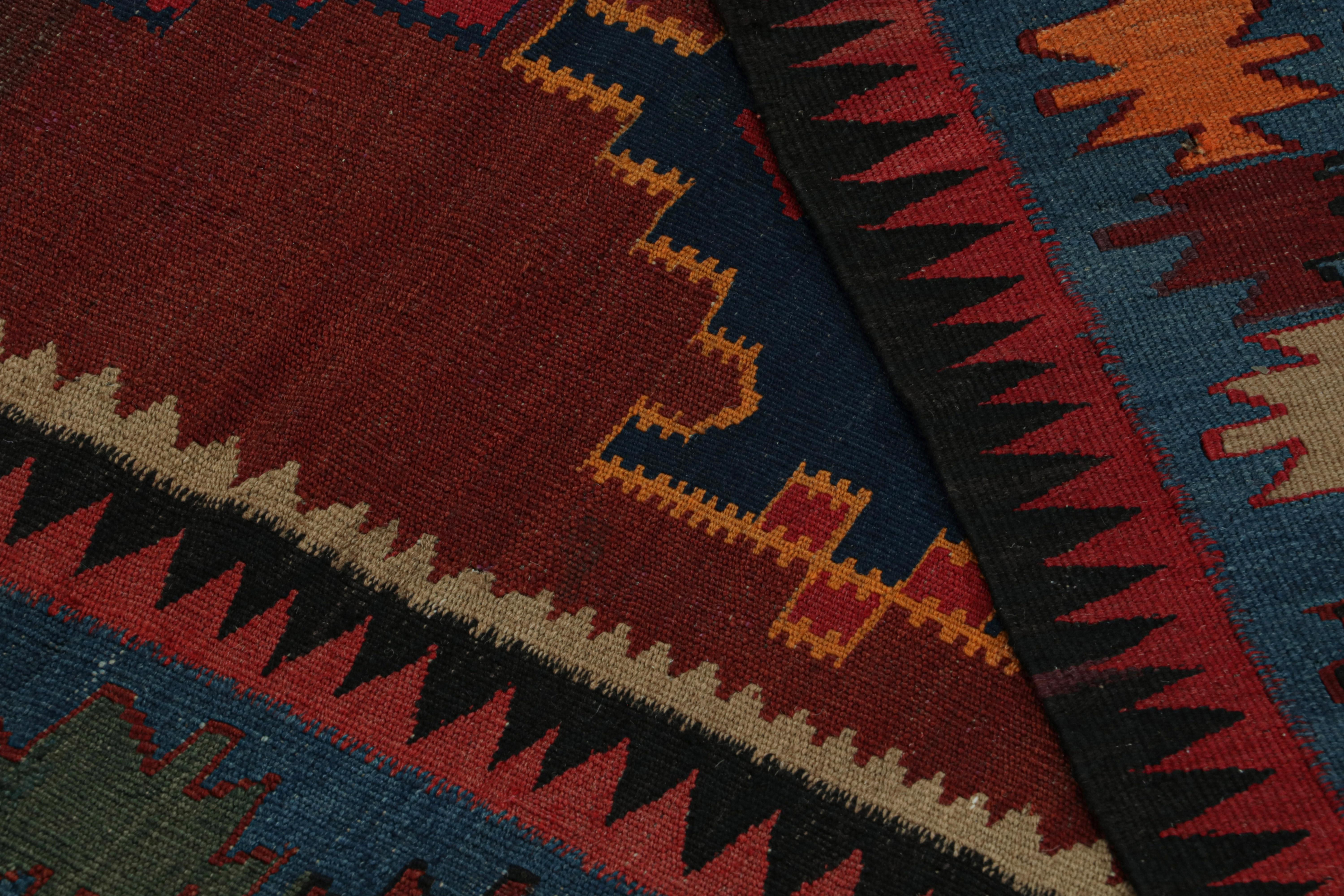 Milieu du XXe siècle  Tapis Kilim tribal afghan vintage, avec motifs géométriques, de Rug & Kilim en vente