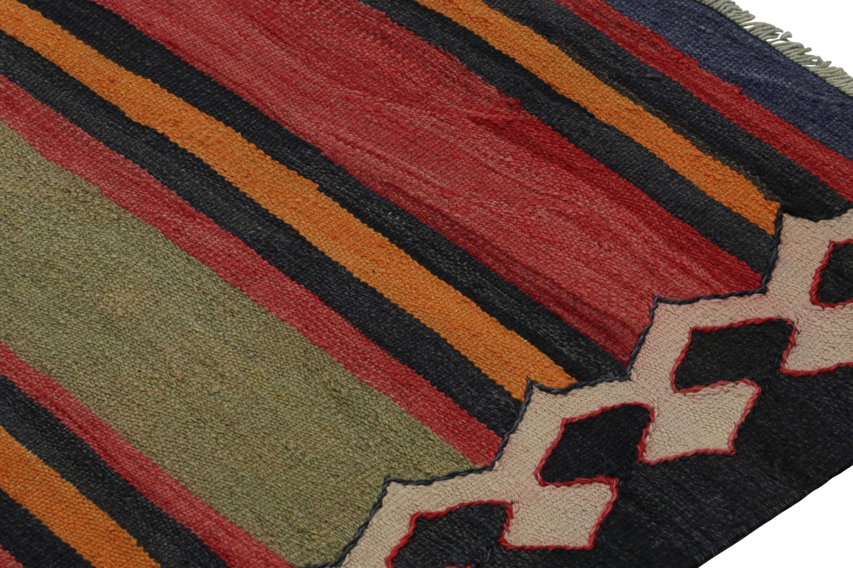 Noué à la main Tapis de couloir Kilim tribal afghan vintage à rayures colorées, de Rug & Kilim en vente