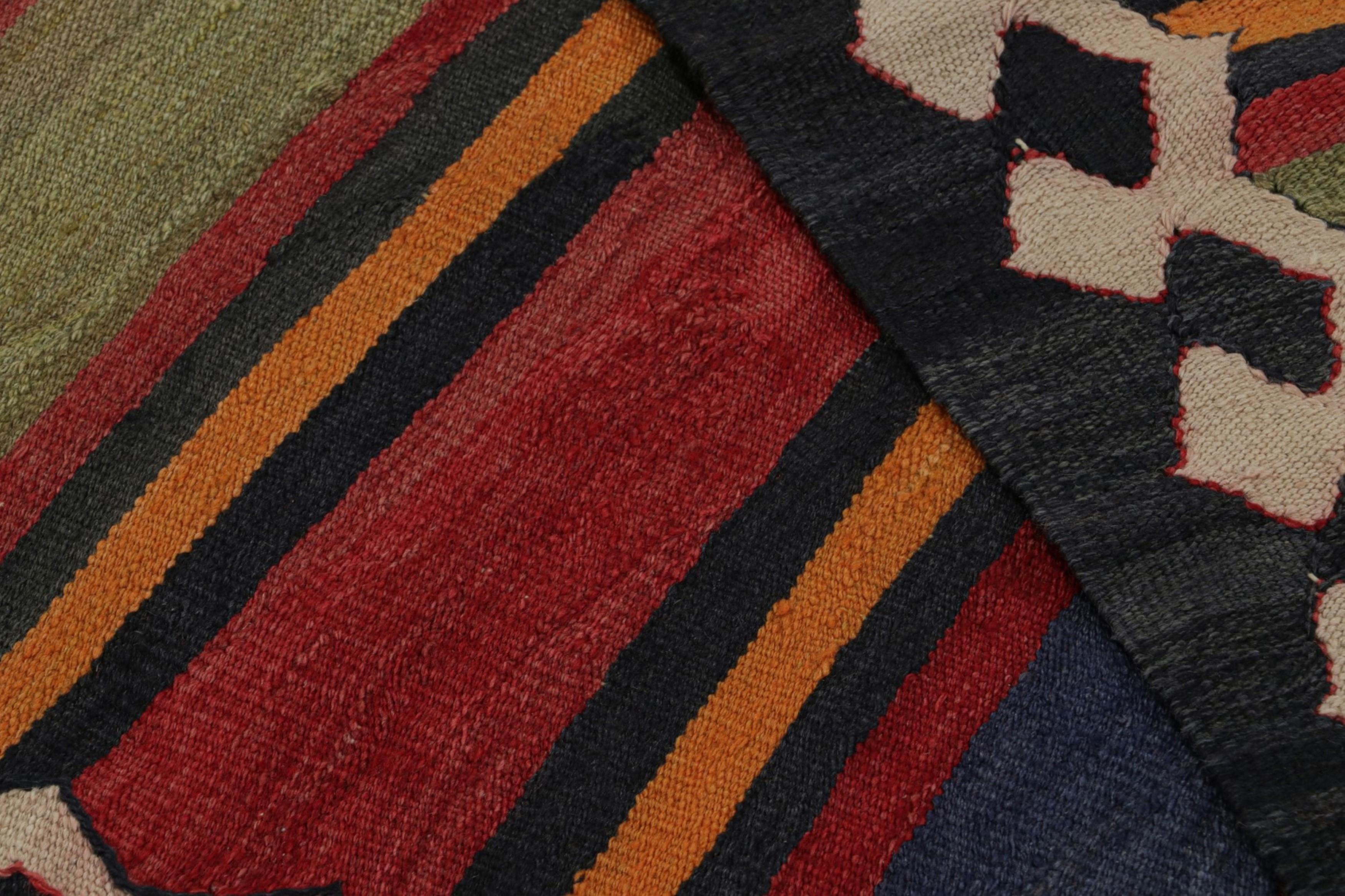 Milieu du XXe siècle Tapis de couloir Kilim tribal afghan vintage à rayures colorées, de Rug & Kilim en vente