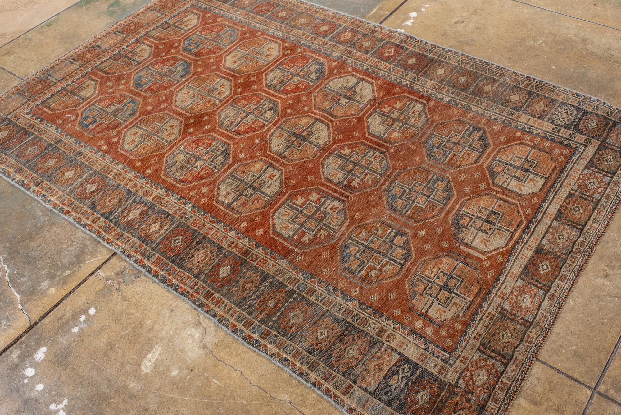 Alfombra tribal afgana vintage siglo XX en venta
