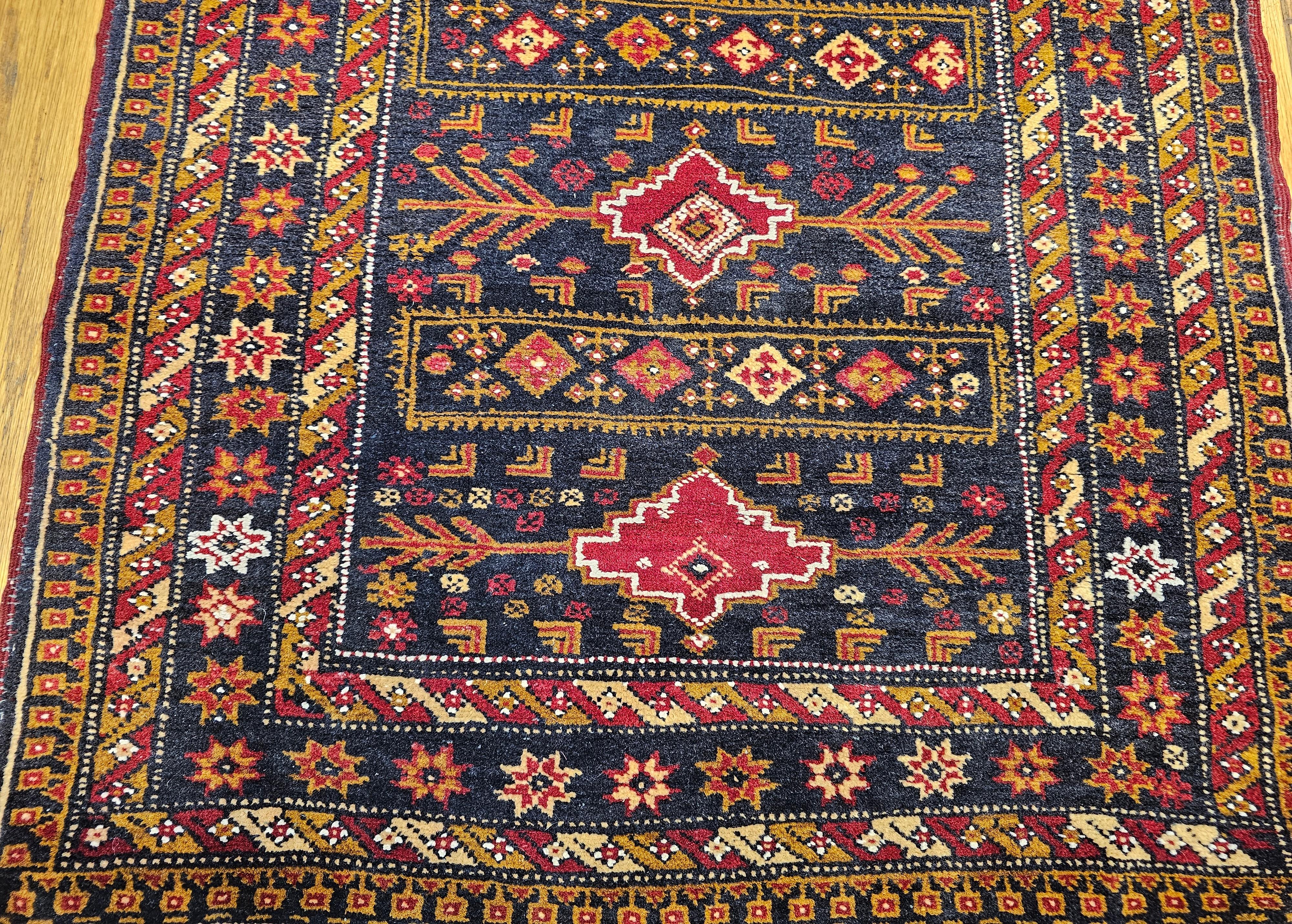 Afghanischer Stammeskunst-Läufer im geometrischen Muster in Blau, Rot, Gold, Elfenbein (Wolle) im Angebot