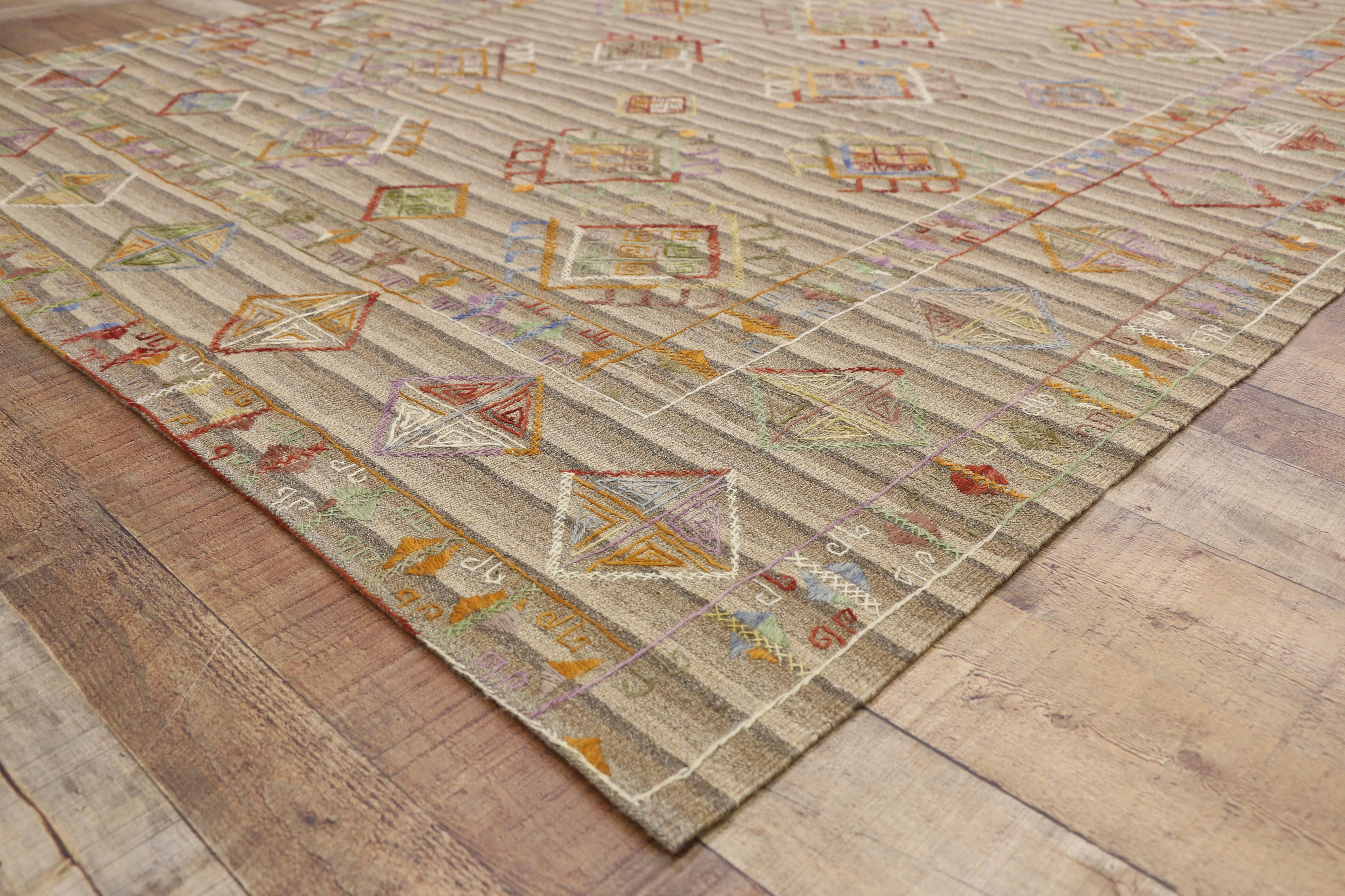 XX secolo Tappeto Kilim ricamato afghano Uzbek Suzani vintage con stile bohémien in vendita
