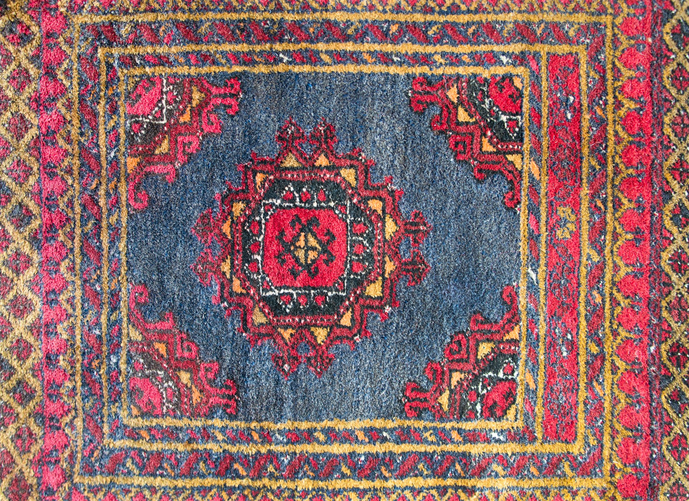 Vintage Afghani Bashir Teppich im Angebot 1