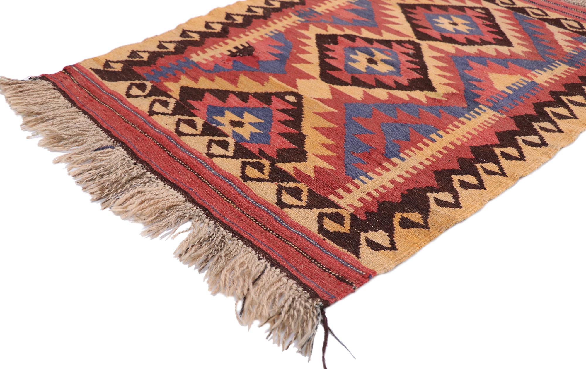 77882, alter afghanischer Maimana-Kilim-Teppich im modernen Tribal-Stil. Dieser handgewebte afghanische Maimana-Kelim aus Wolle mit winzigen Details und einem ausdrucksstarken Design in Kombination mit leuchtenden Farben und Stammesstil ist eine