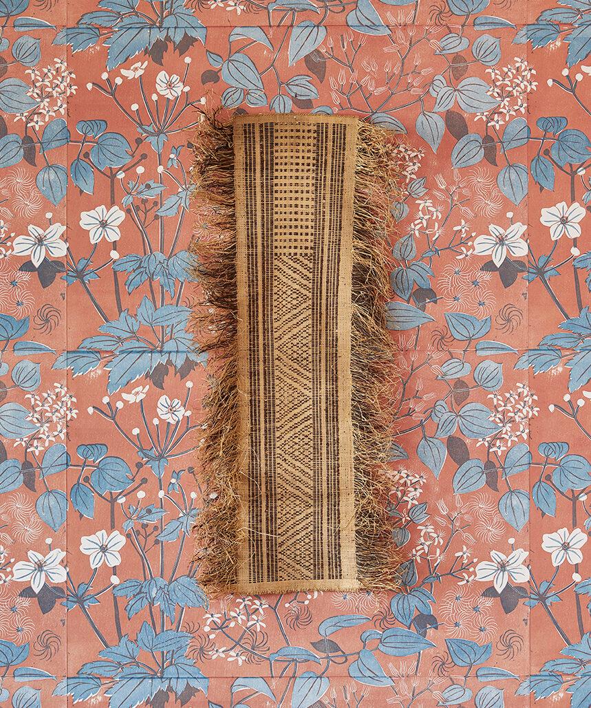 DR Congo, 19th century

Raffia currency cloth. Tetela peoples.

Measures: H 59 x W 24 cm.