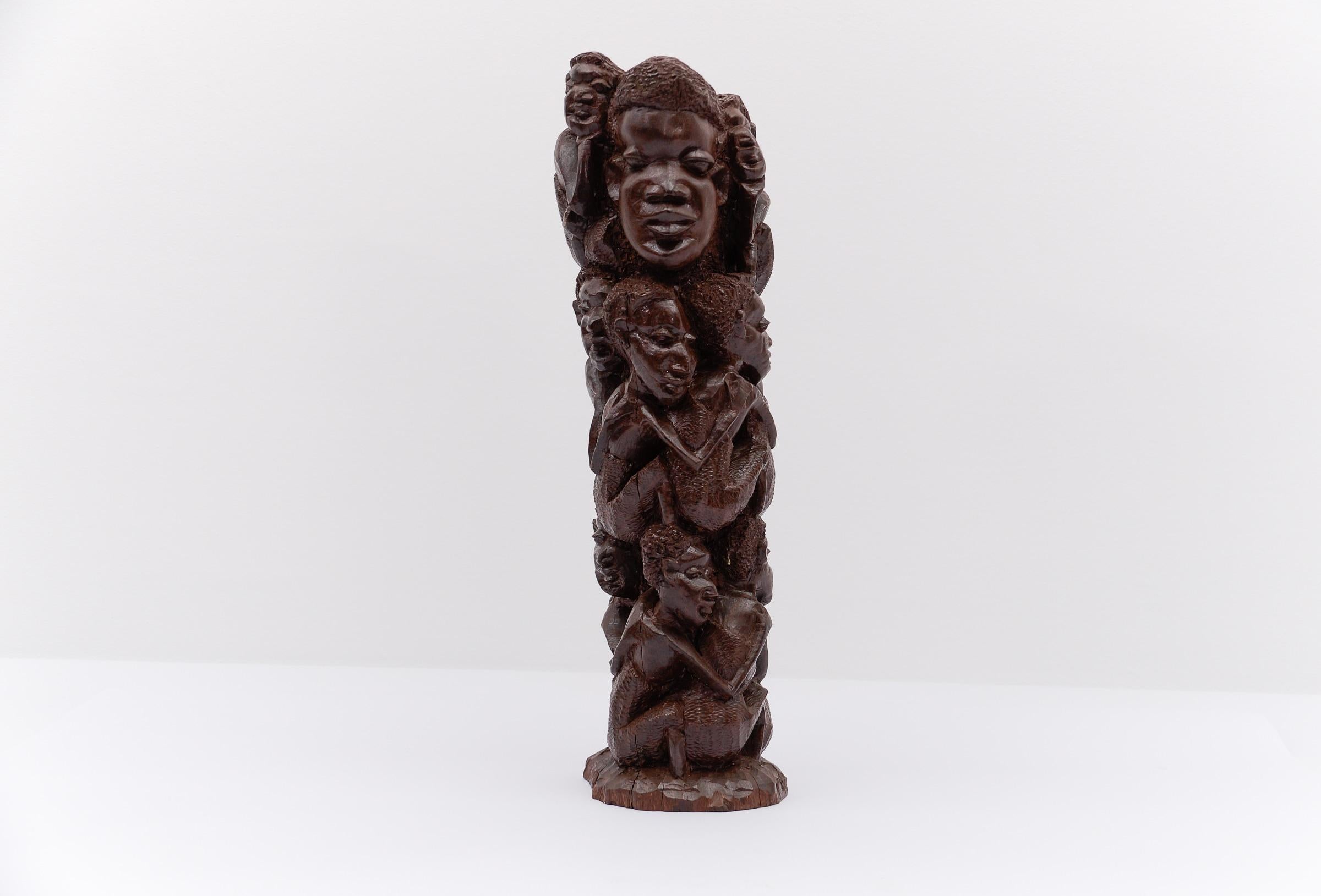 Très beau et sculpté à la main. 