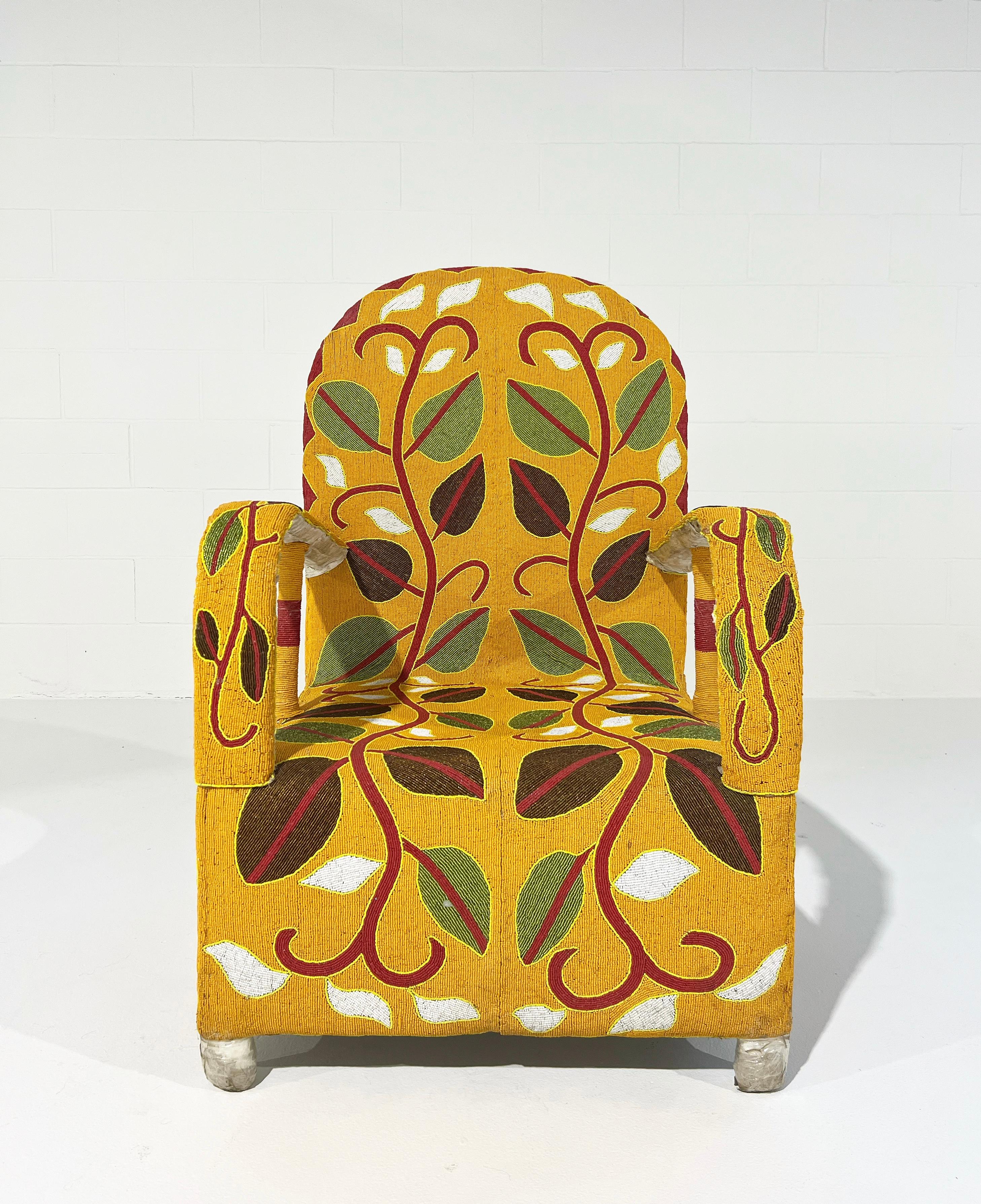 Afrikanischer Yoruba-Stuhl mit Perlen, mehrfarbig, 1 Stuhl verfügbar 1