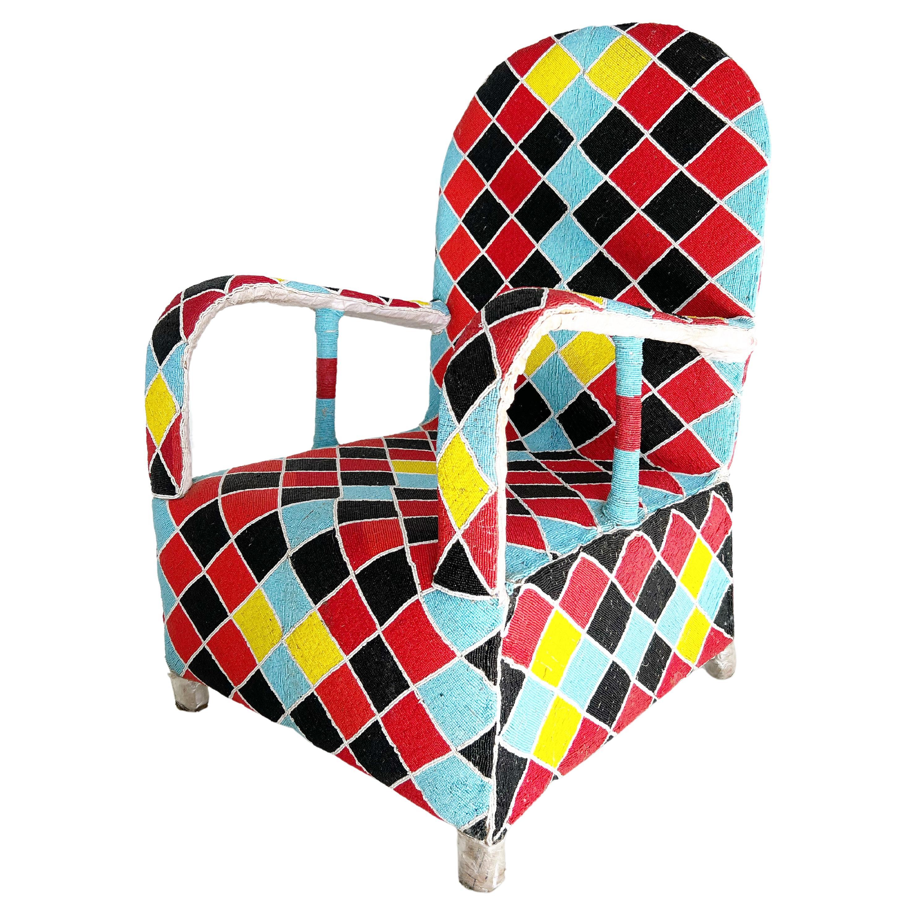 Afrikanischer Yoruba-Stuhl mit Perlenbesatz, mehrfarbig, 2 Stühle verfügbar