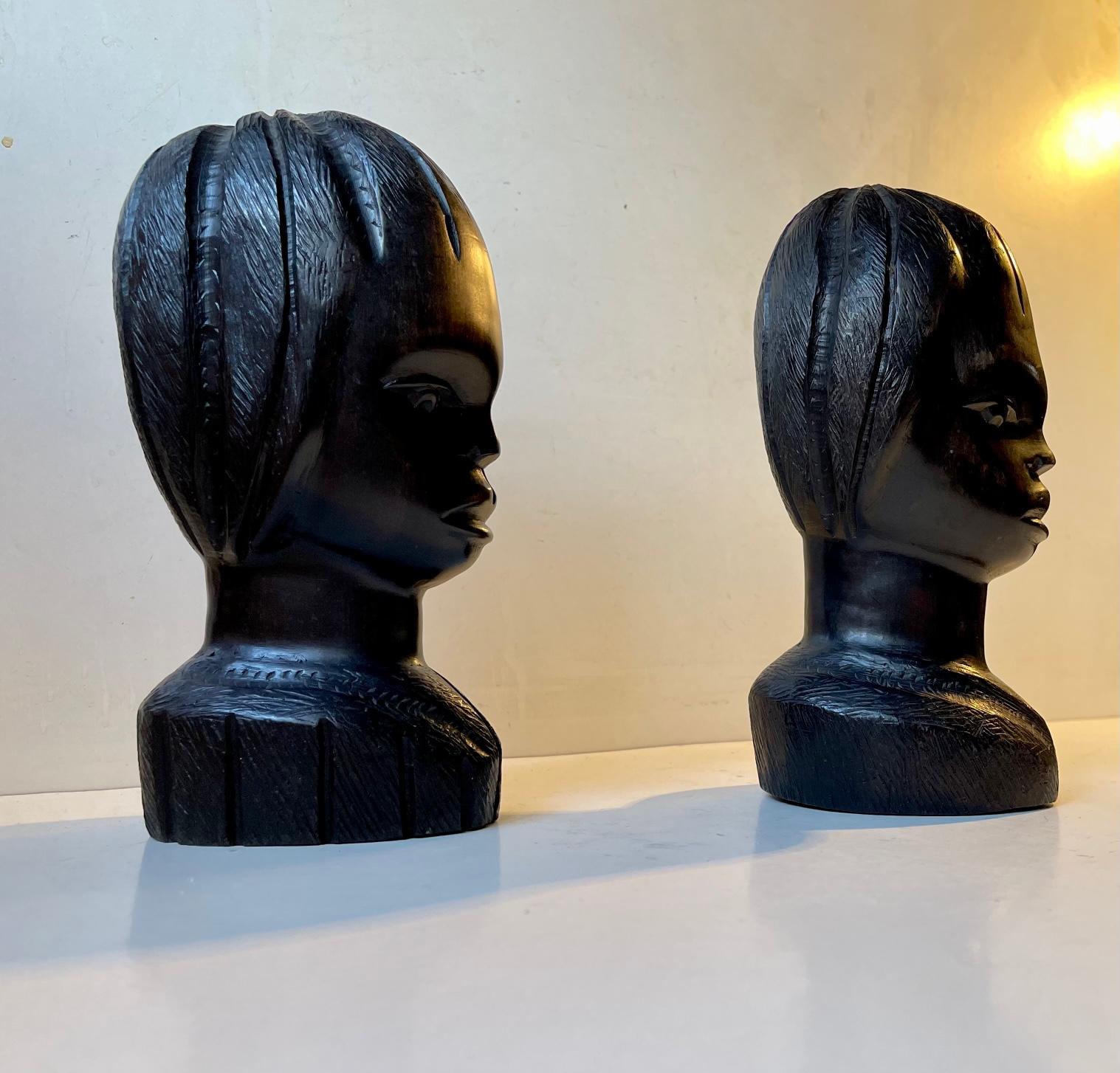 Moderne Buste africain vintage sculpté jeune fille et garçon en ébène, années 1970 en vente