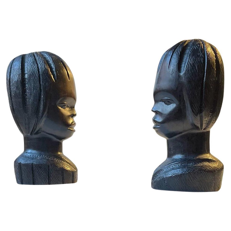 Busto o reggilibri africano vintage intagliato, ragazza e ragazzo in ebano, anni '70 in vendita