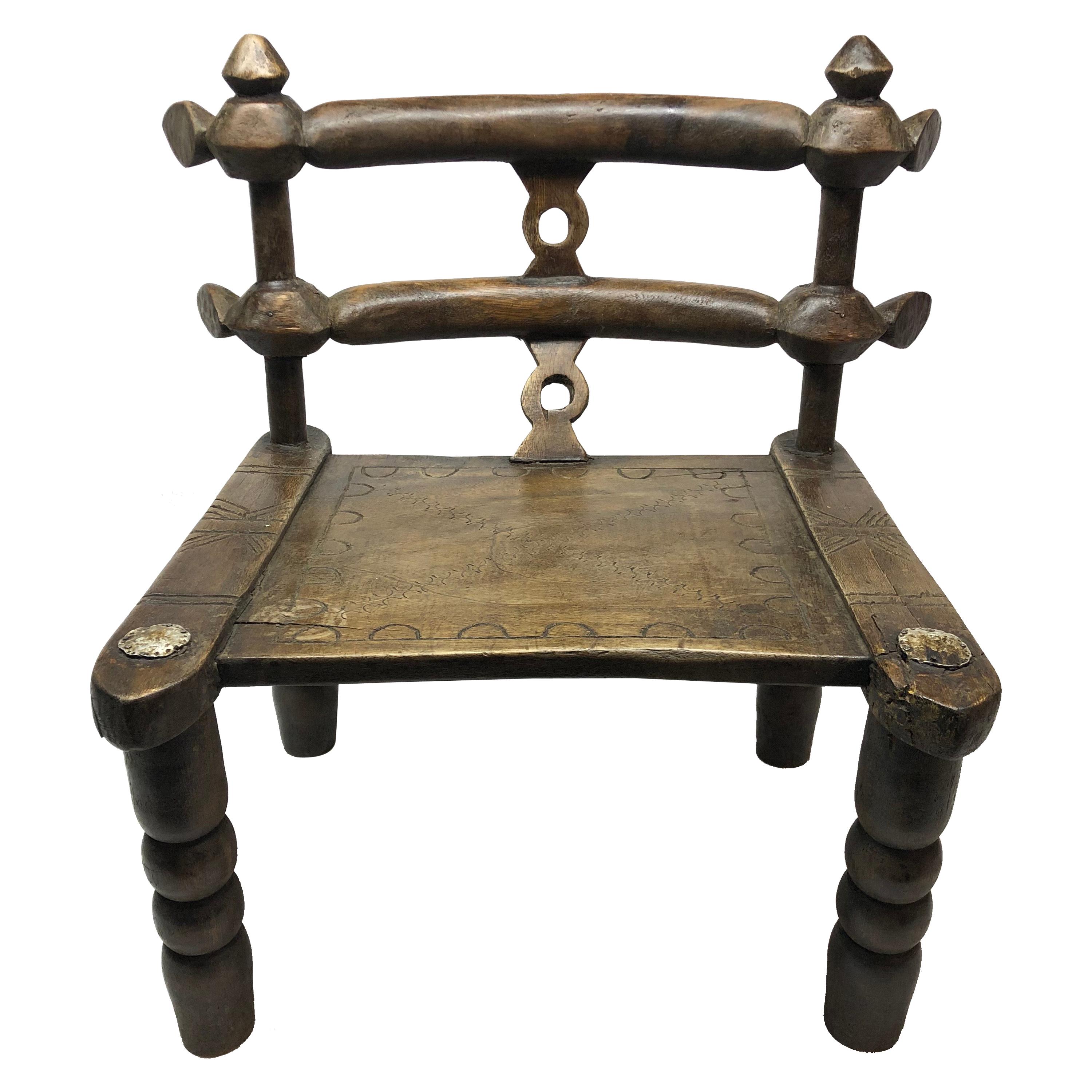 Afrikanischer Vintage-Stuhl im Angebot
