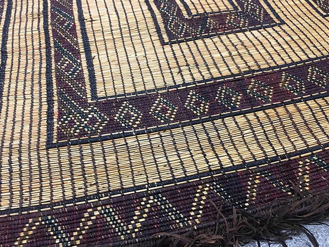 Africa subsahariana Tappetino africano vintage Hassira Tuareg in canna e pelle di cammello in vendita