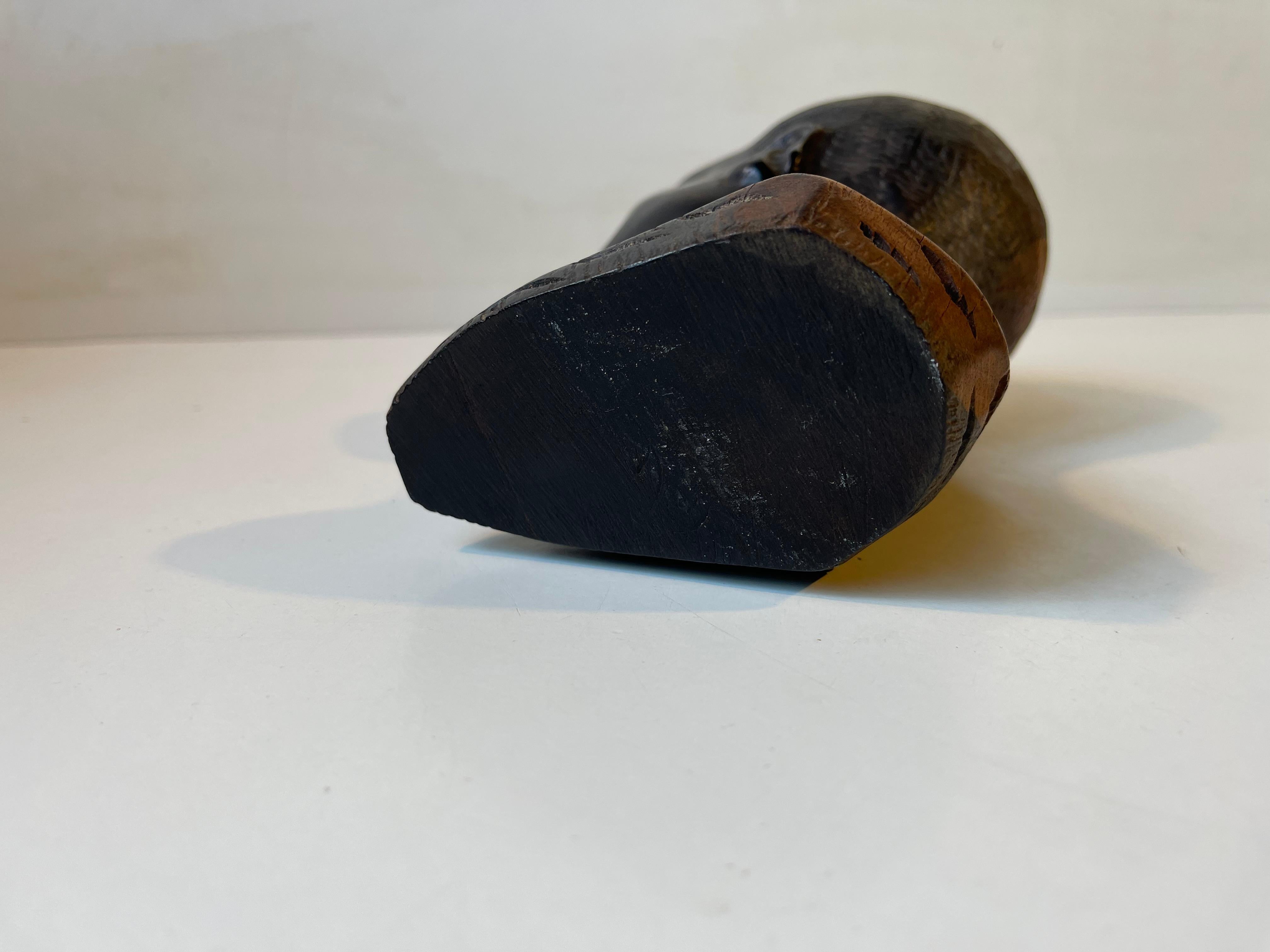 Buste africain vintage en bois noir sculpté à la main Bon état - En vente à Esbjerg, DK