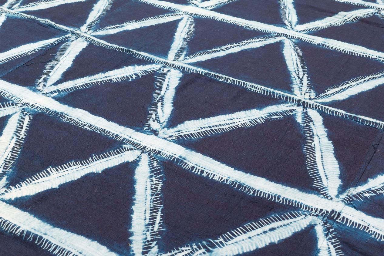 Afrikanische indigoblaue Yoruba-Textilien-Wandbehang, afrikanisch (Mitte des 20. Jahrhunderts) im Angebot