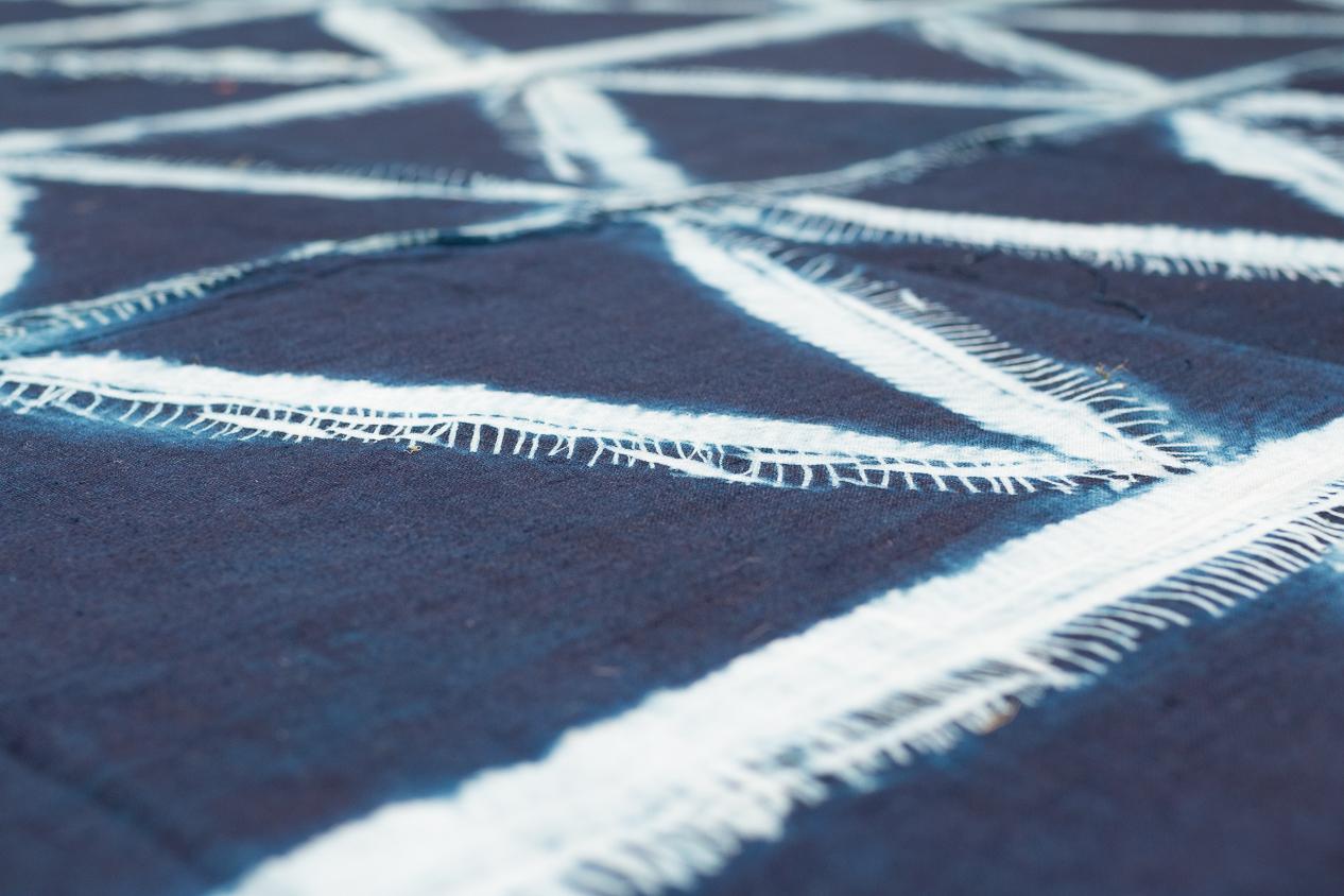 Afrikanische indigoblaue Yoruba-Textilien-Wandbehang, afrikanisch (Baumwolle) im Angebot