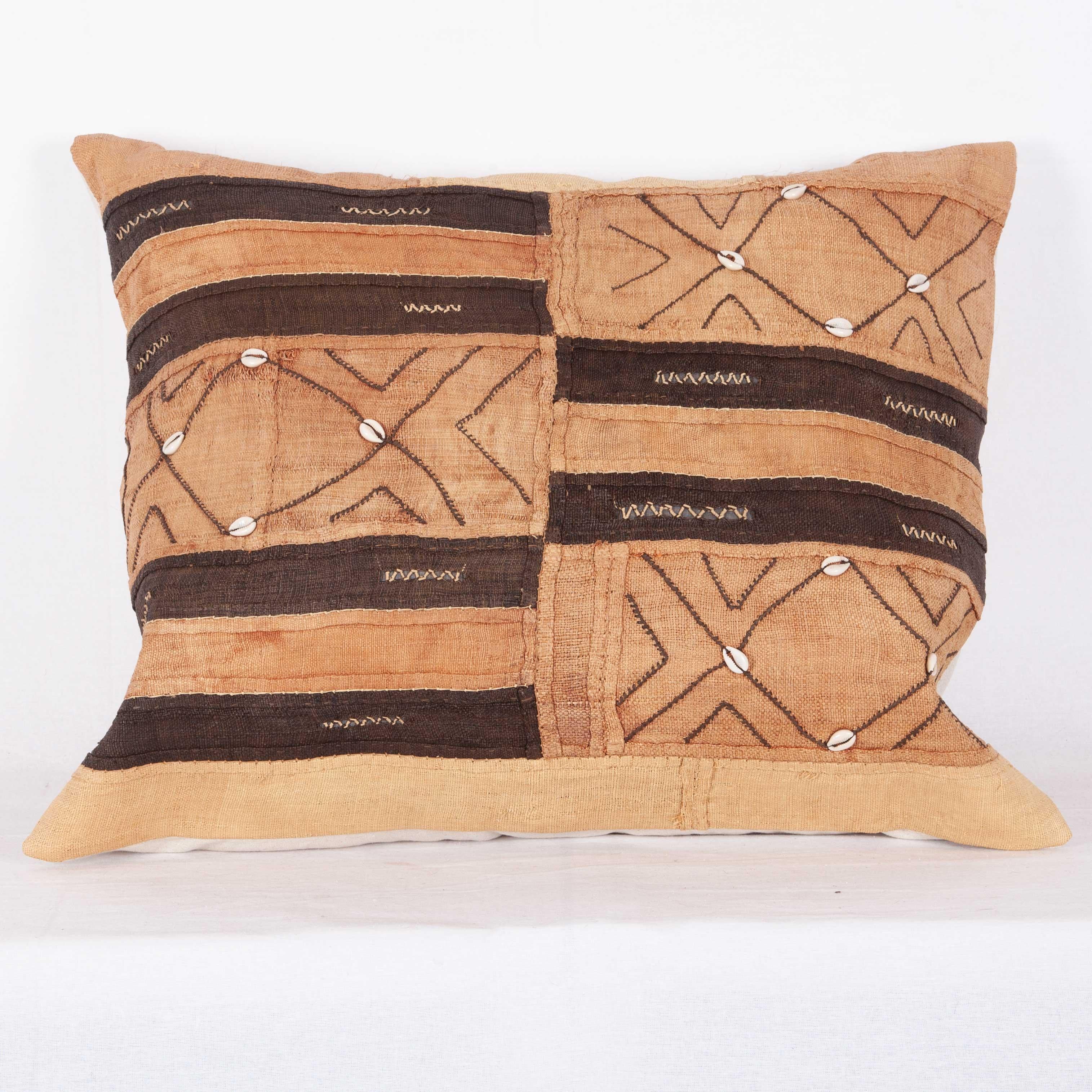 Vintage African Kuba Cloth Pillow Cases, Mid-20th Century For Sale 4