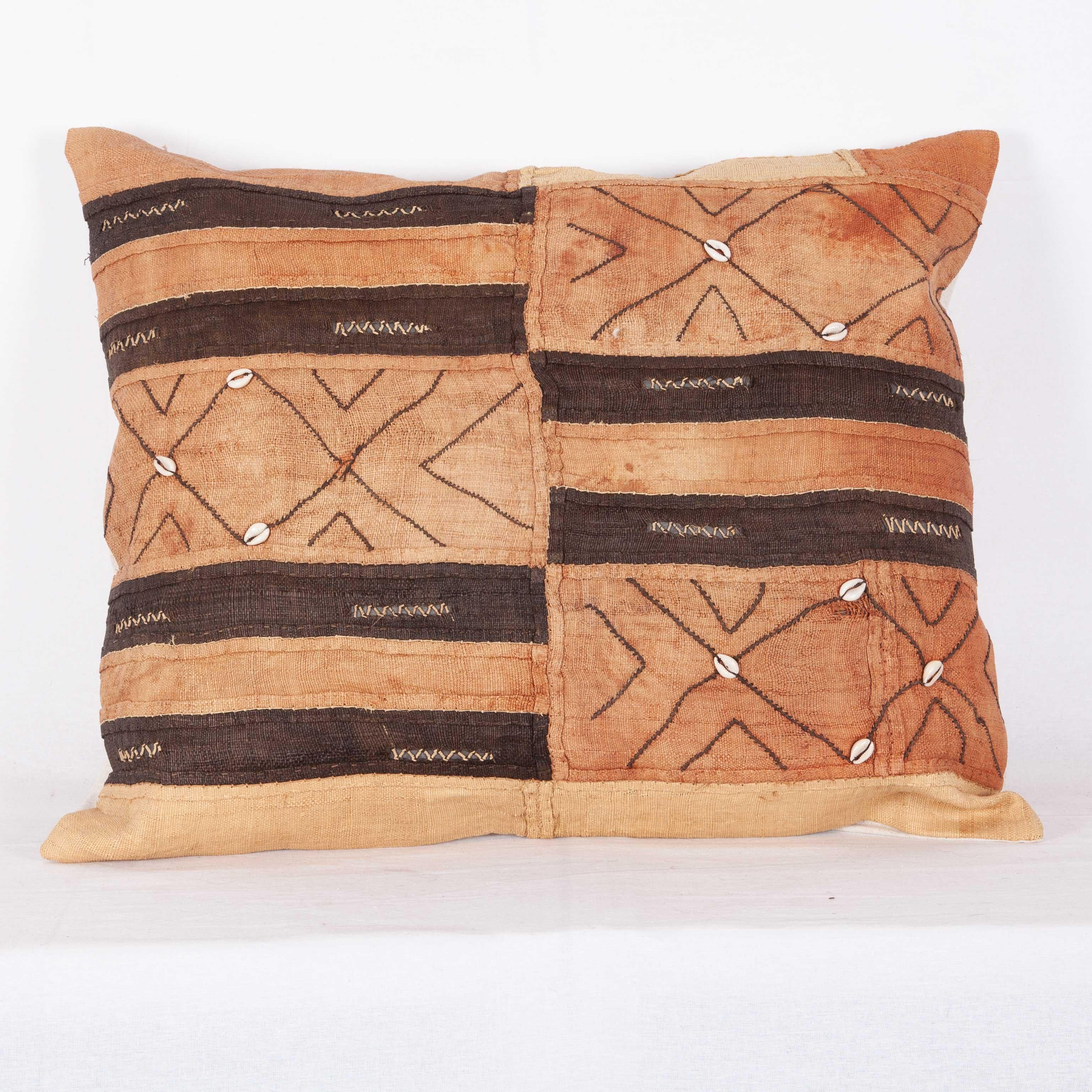 Vintage African Kuba Cloth Pillow Cases, Mid-20th Century For Sale 5