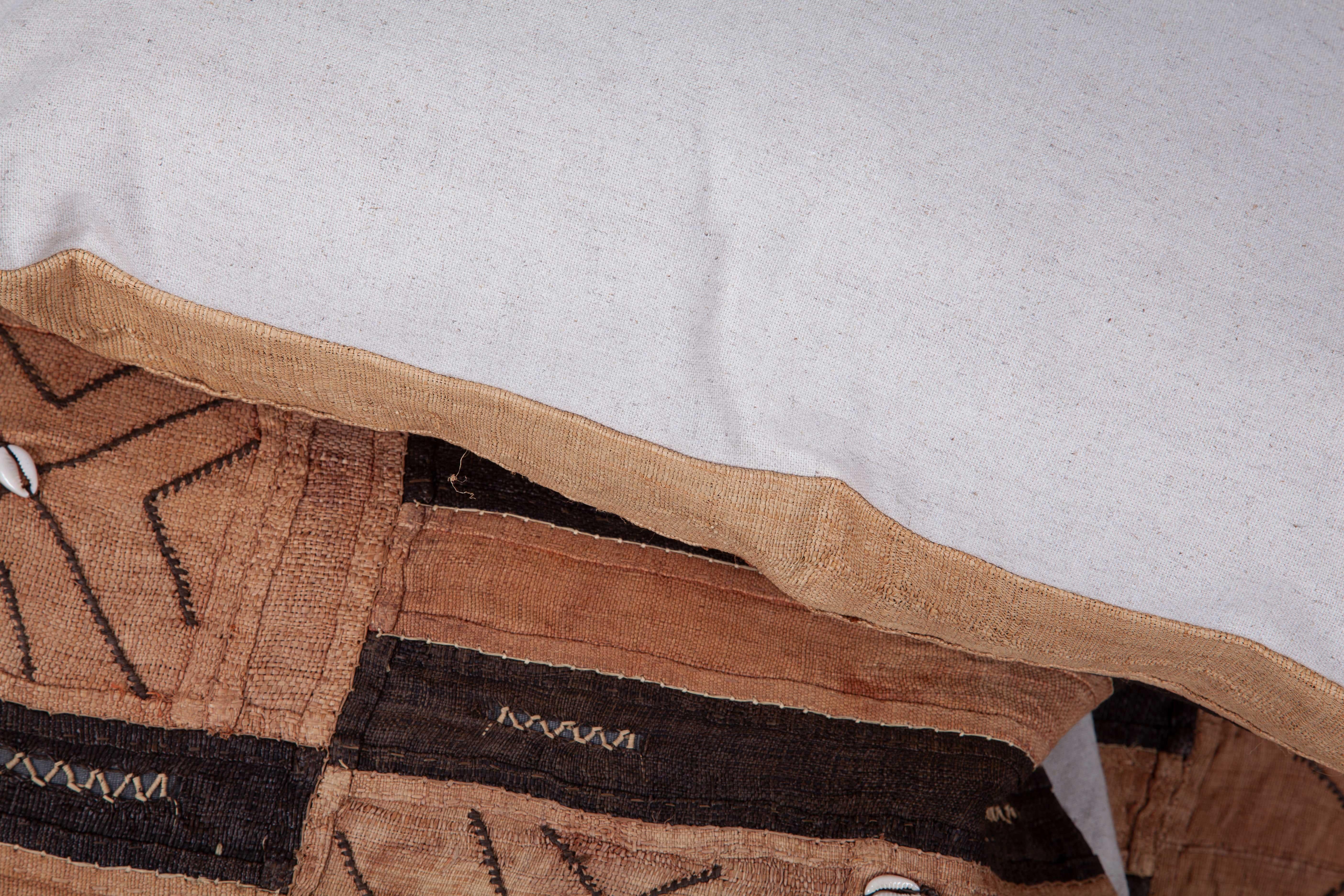 Fibre naturelle Boîtes d'oreillers africains Kuba en tissu, milieu du 20e siècle en vente